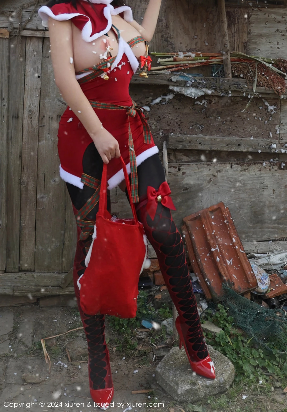 [[XiuRen秀人网]秀人网]No.9630_模特小薯条nienie户外圣诞主题性感情趣圣诞服饰惹火诱惑写真76P