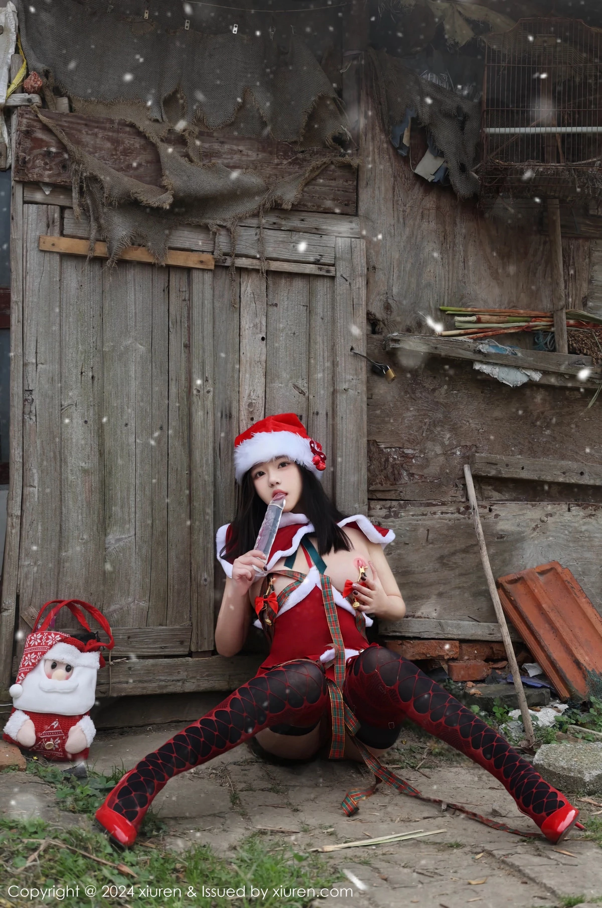 [[XiuRen秀人网]秀人网]No.9630_模特小薯条nienie户外圣诞主题性感情趣圣诞服饰惹火诱惑写真76P