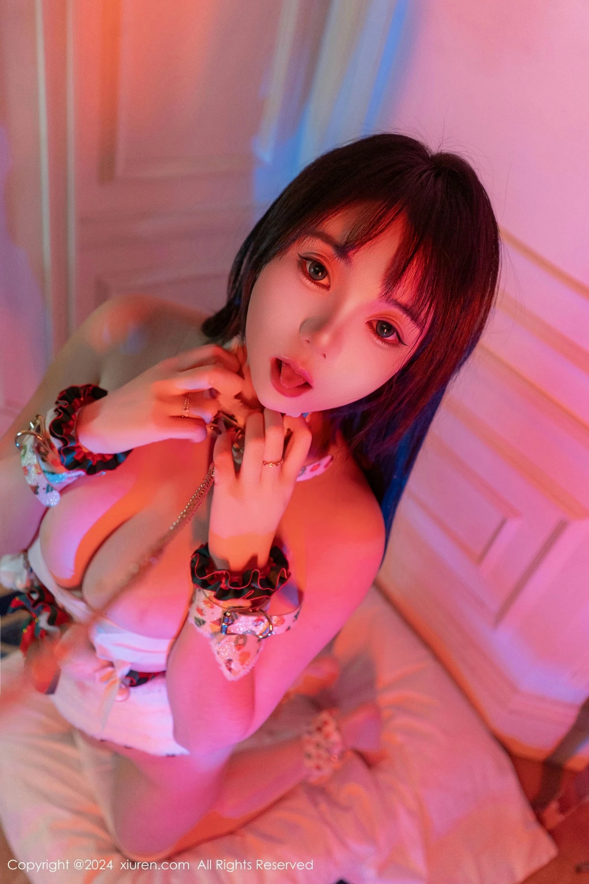 [[XiuRen秀人网]秀人网]No.9638_新人模特软情调教主题性感情趣服饰配超薄肉丝秀火辣身材诱惑写真112P