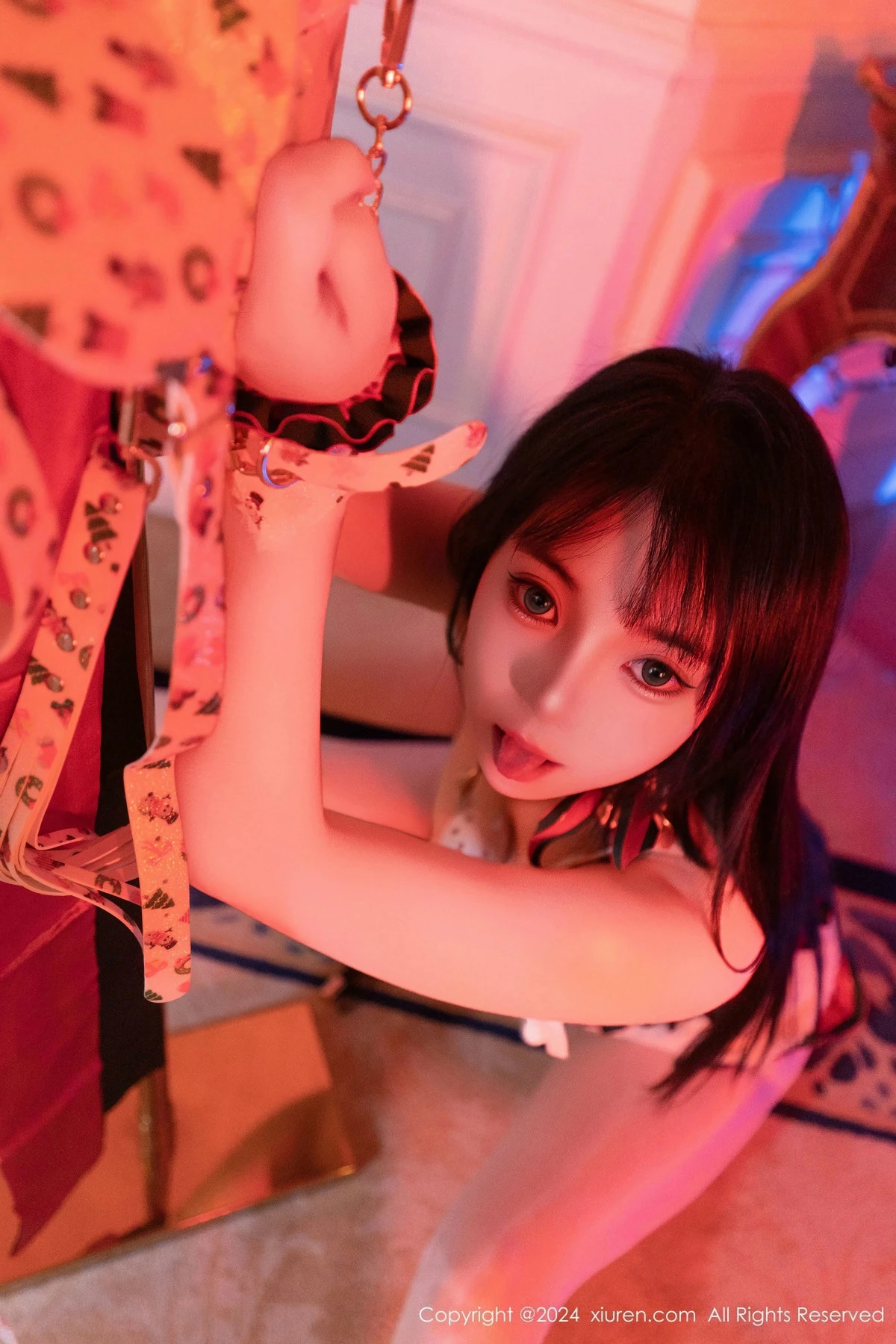 [[XiuRen秀人网]秀人网]No.9638_新人模特软情调教主题性感情趣服饰配超薄肉丝秀火辣身材诱惑写真112P