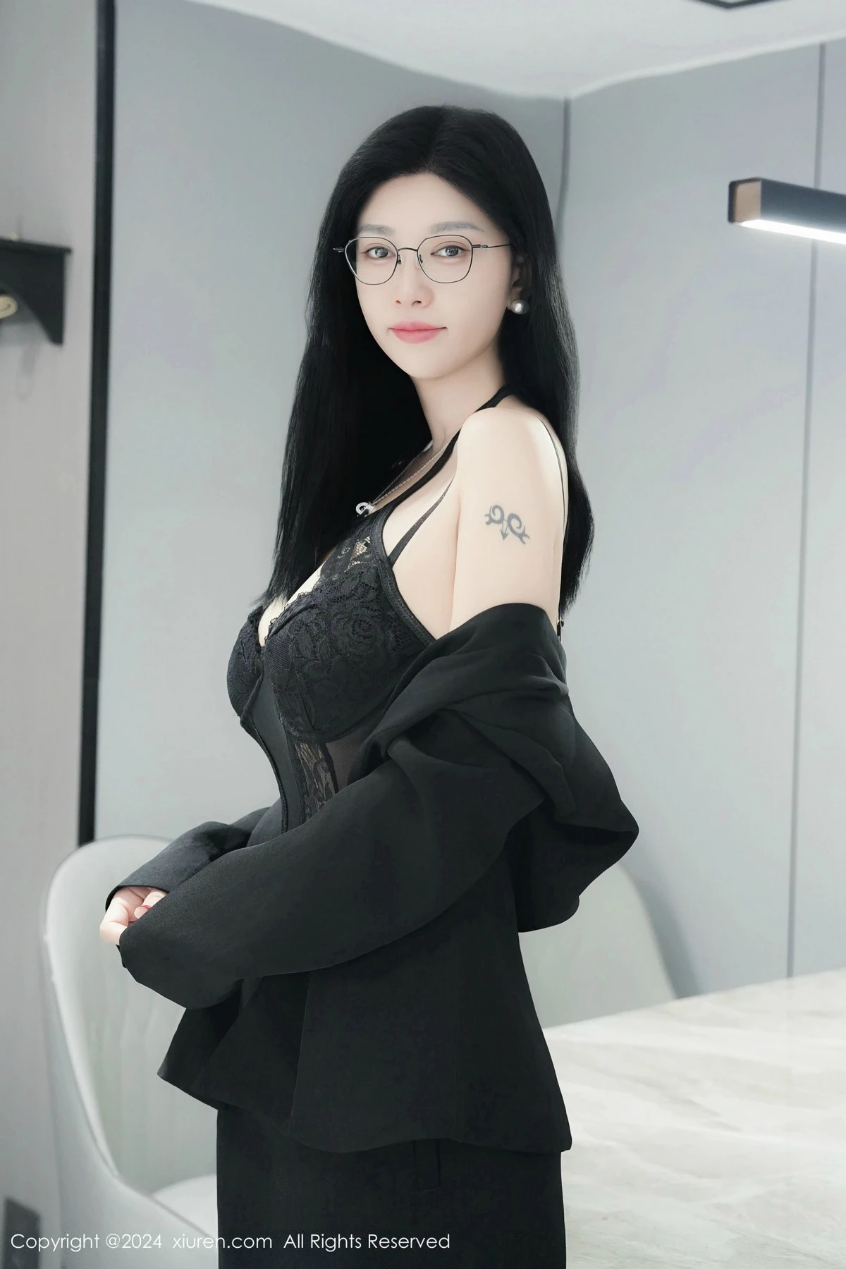 [[XiuRen秀人网]秀人网]No.9639_模特雅茹老师性感黑色西服露黑色情趣内衣秀柔美身姿诱惑写真81P