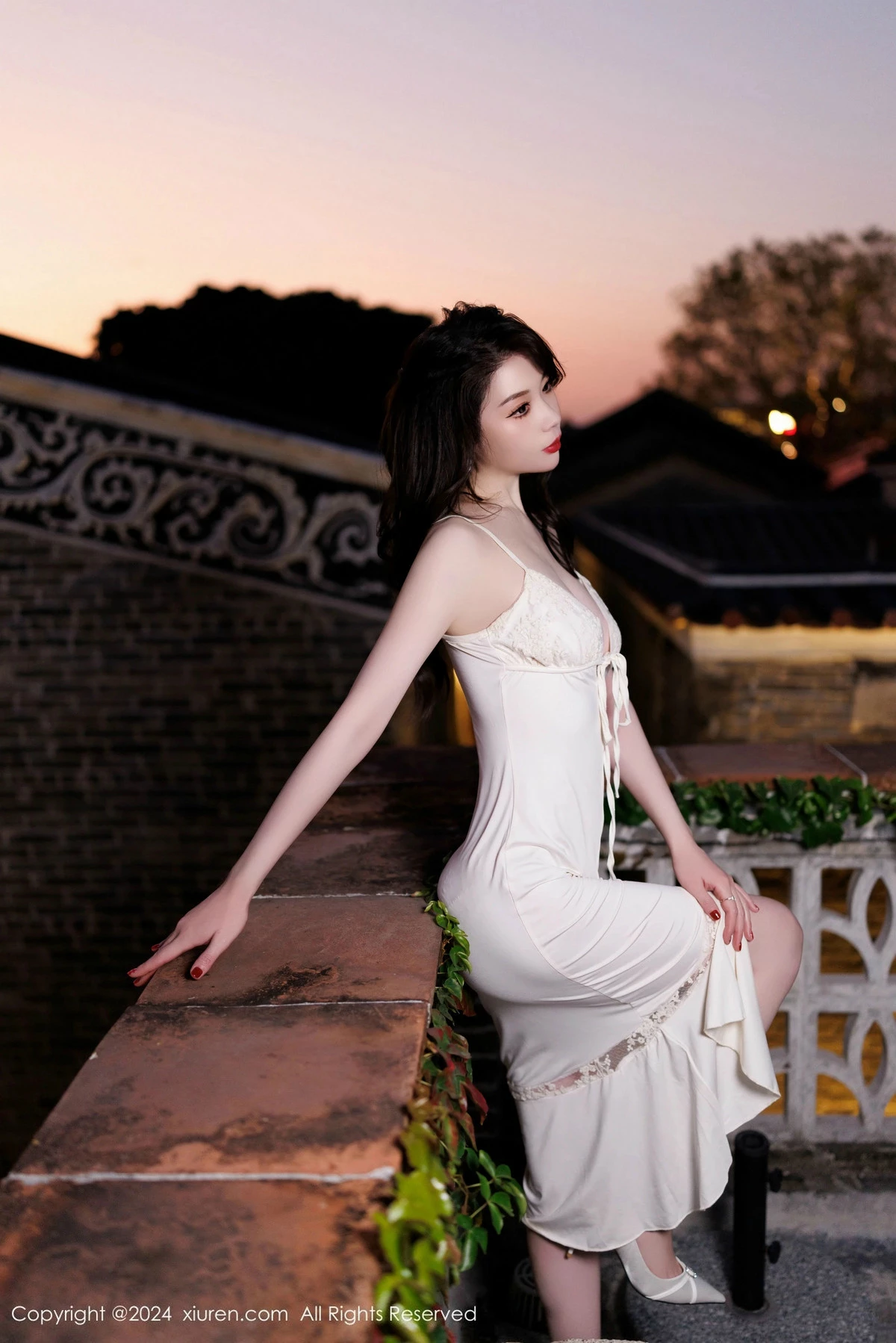[[XiuRen秀人网]秀人网]No.9643_模特梦心玥性感白色连衣裙露白色内衣秀高挑曼妙身姿诱惑写真85P