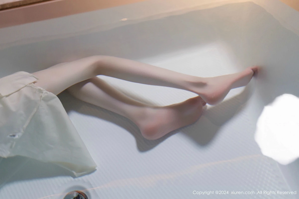 [[XiuRen秀人网]秀人网]No.9643_模特梦心玥性感白色连衣裙露白色内衣秀高挑曼妙身姿诱惑写真85P