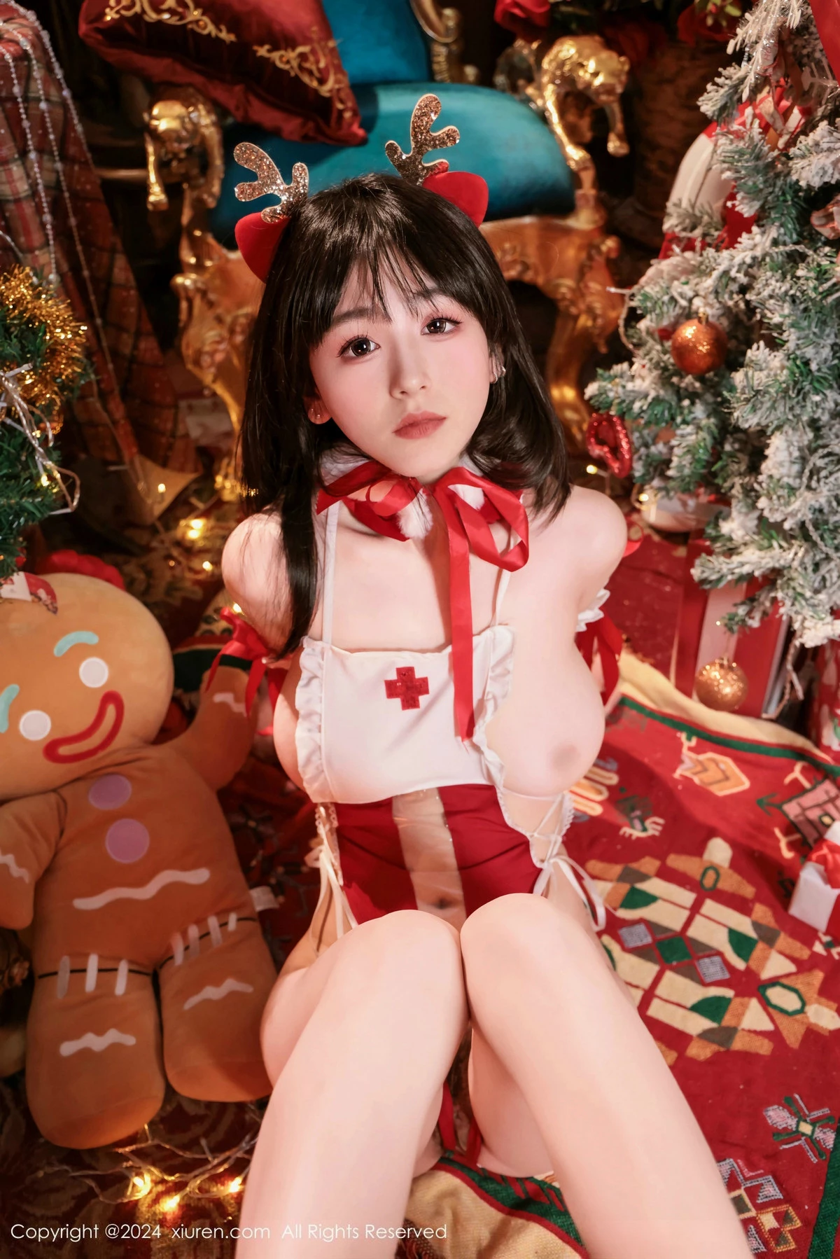 [[XiuRen秀人网]秀人网]No.9642_模特奶芙乔乔圣诞主题性感红色情趣服饰秀凹凸身材火辣诱惑写真65P