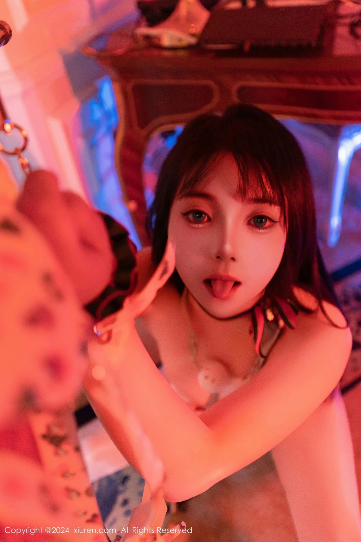 [[XiuRen秀人网]秀人网]No.9638_新人模特软情调教主题性感情趣服饰配超薄肉丝秀火辣身材诱惑写真112P