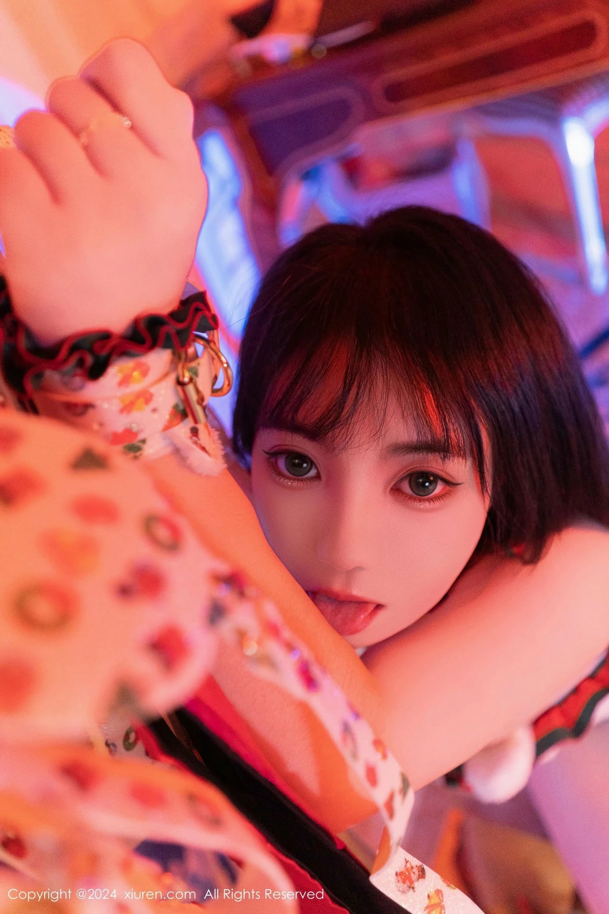 [[XiuRen秀人网]秀人网]No.9638_新人模特软情调教主题性感情趣服饰配超薄肉丝秀火辣身材诱惑写真112P