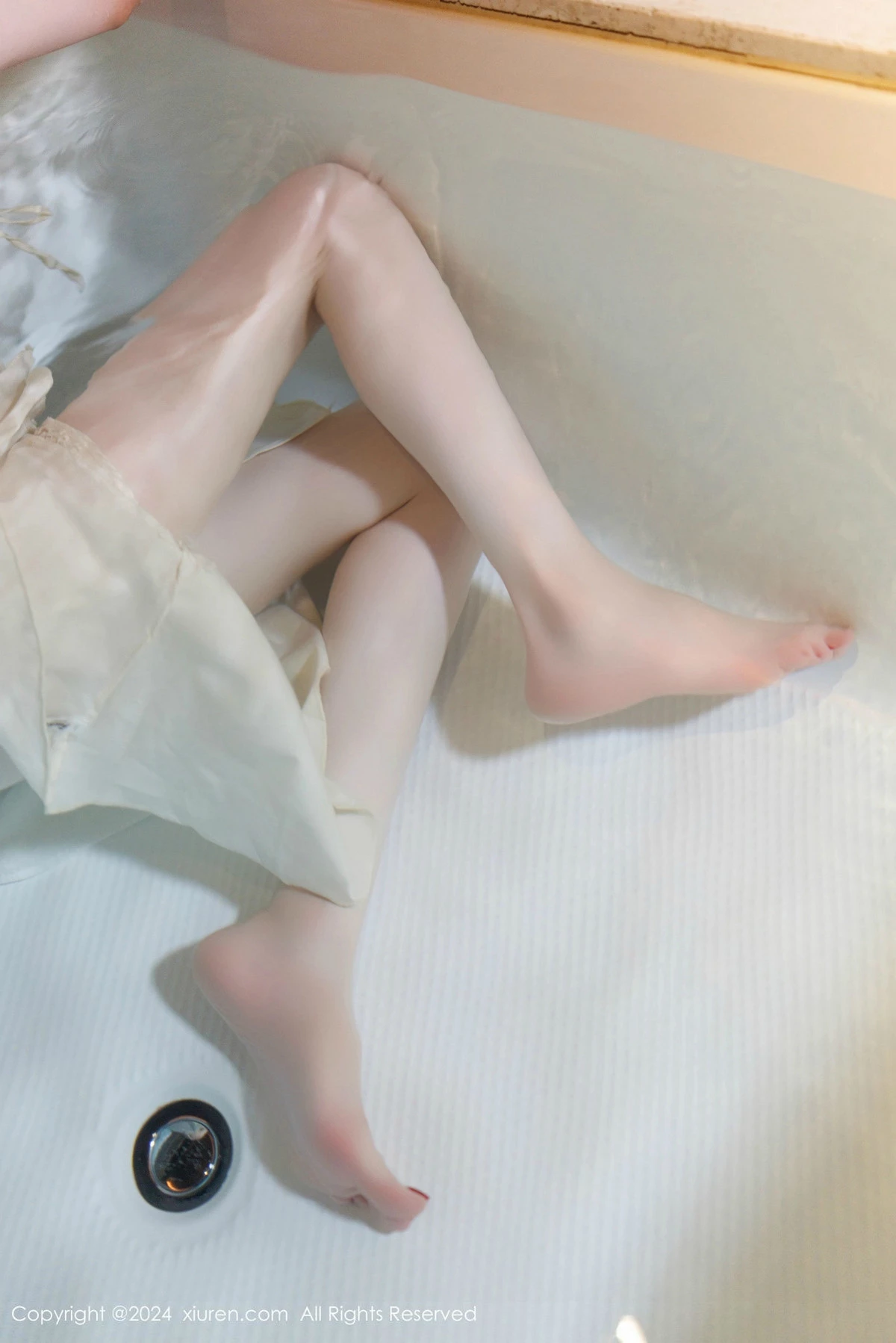 [[XiuRen秀人网]秀人网]No.9643_模特梦心玥性感白色连衣裙露白色内衣秀高挑曼妙身姿诱惑写真85P