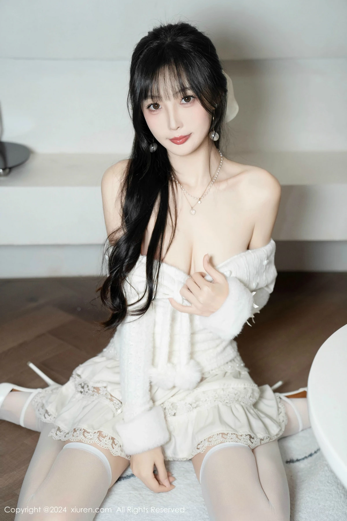 [[XiuRen秀人网]秀人网]No.9658_模特林星阑白色连衣短裙露红色情趣内衣配白丝袜秀美腿诱惑写真93P