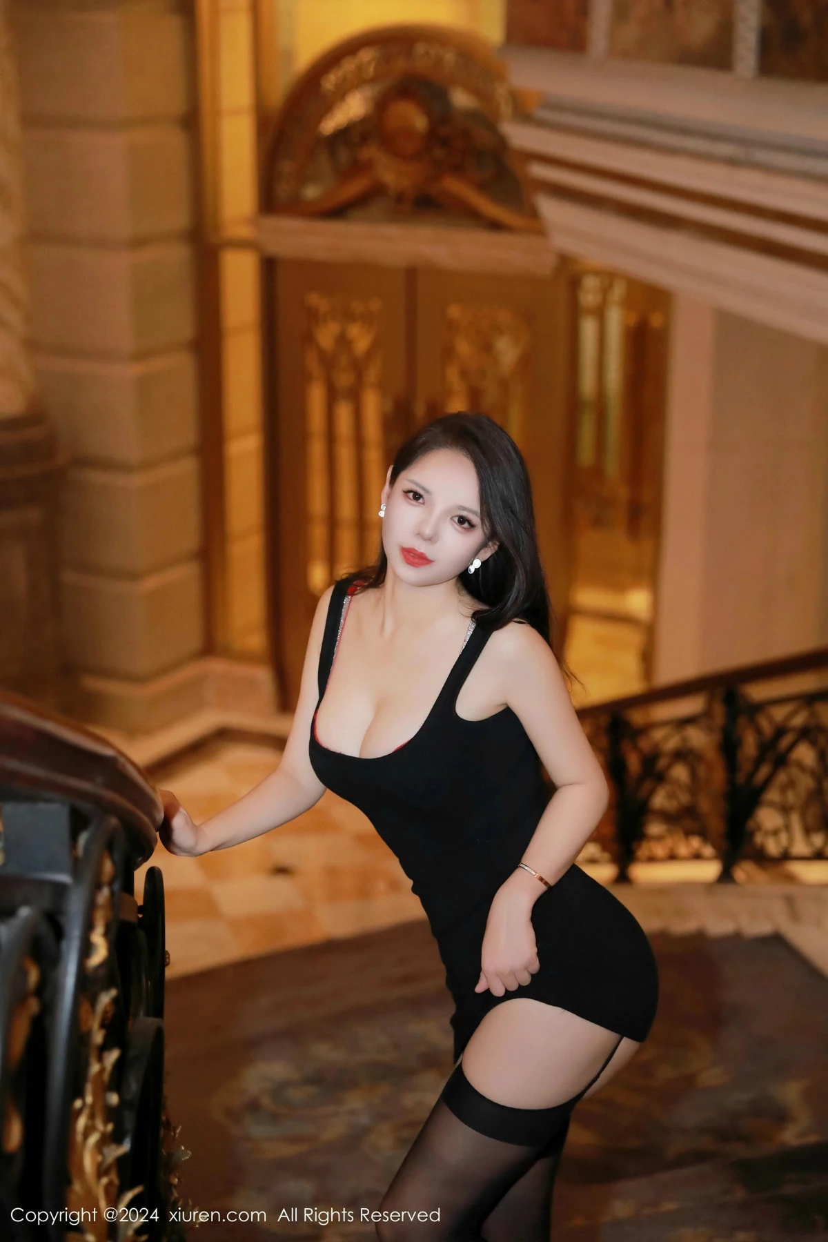 [[XiuRen秀人网]秀人网]No.9655_模特大美妞儿黑色连衣短裙露红色内衣配黑丝吊袜秀美腿诱惑写真76P