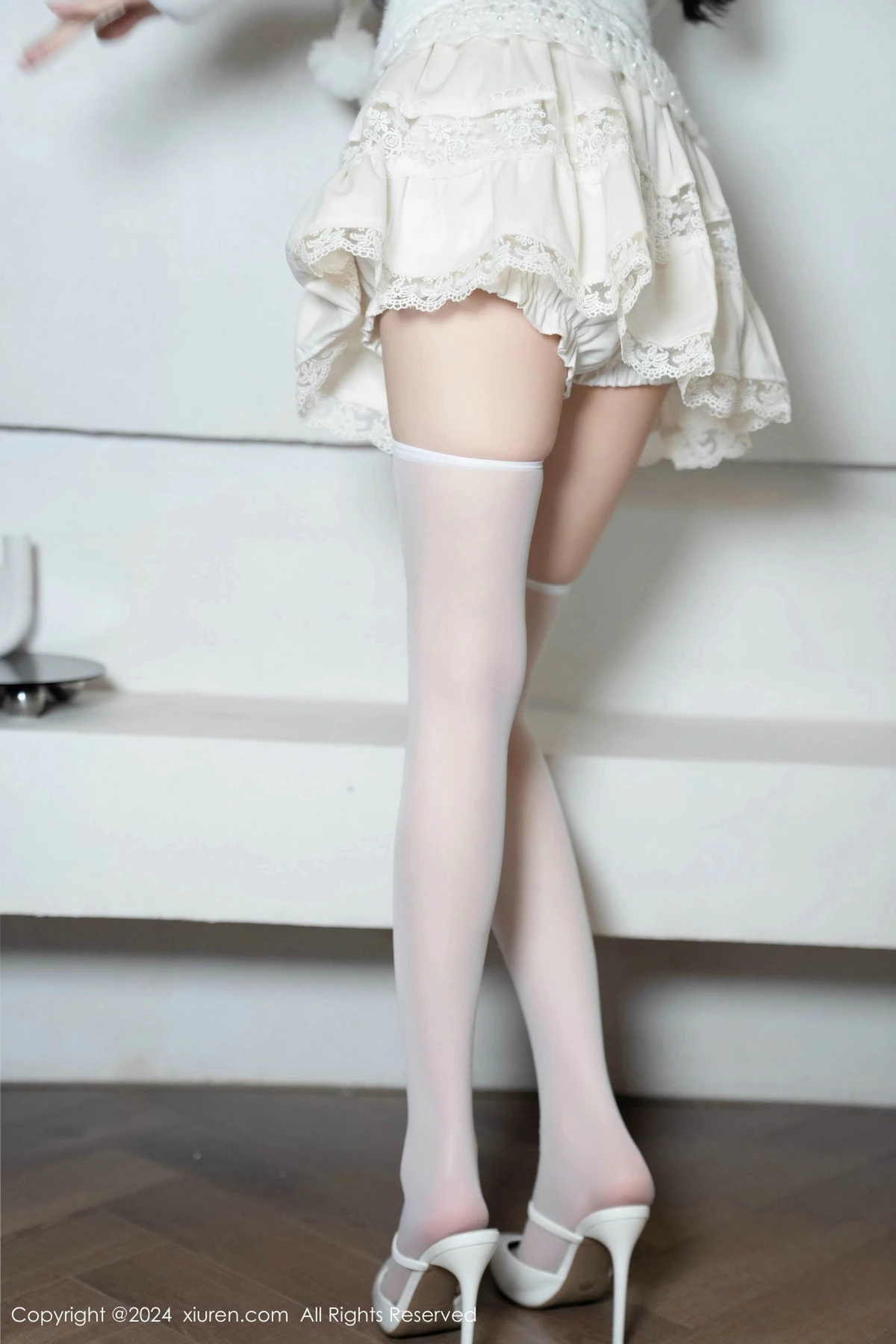 [[XiuRen秀人网]秀人网]No.9658_模特林星阑白色连衣短裙露红色情趣内衣配白丝袜秀美腿诱惑写真93P