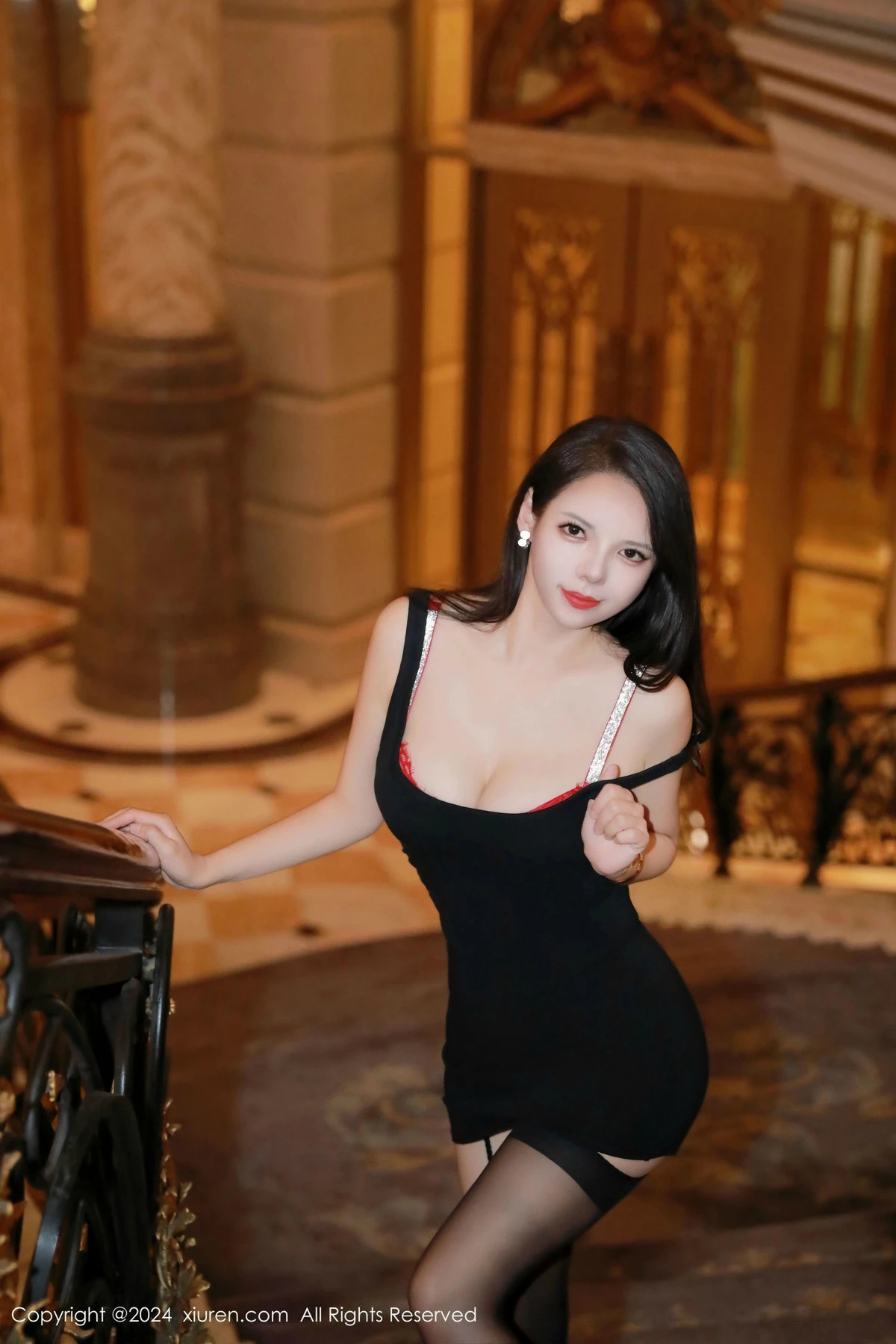 [[XiuRen秀人网]秀人网]No.9655_模特大美妞儿黑色连衣短裙露红色内衣配黑丝吊袜秀美腿诱惑写真76P