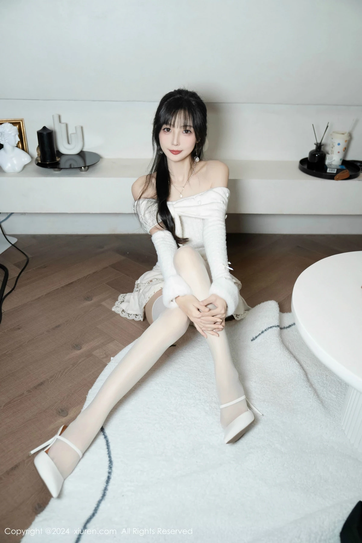 [[XiuRen秀人网]秀人网]No.9658_模特林星阑白色连衣短裙露红色情趣内衣配白丝袜秀美腿诱惑写真93P