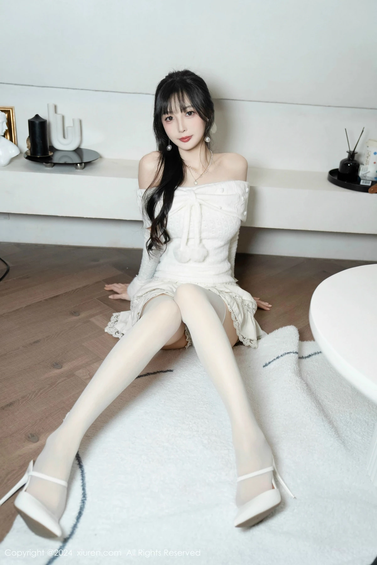 [[XiuRen秀人网]秀人网]No.9658_模特林星阑白色连衣短裙露红色情趣内衣配白丝袜秀美腿诱惑写真93P