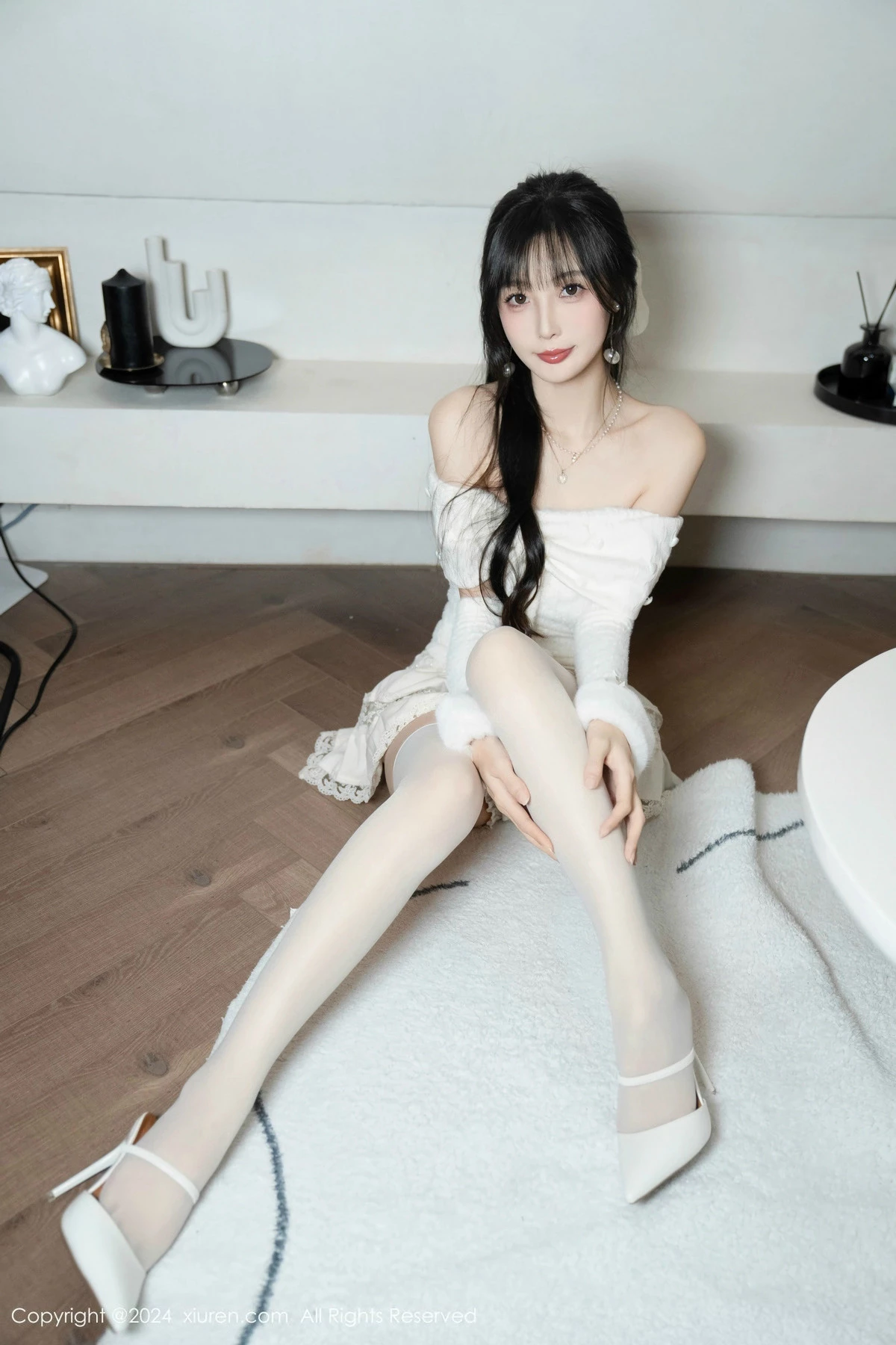 [[XiuRen秀人网]秀人网]No.9658_模特林星阑白色连衣短裙露红色情趣内衣配白丝袜秀美腿诱惑写真93P