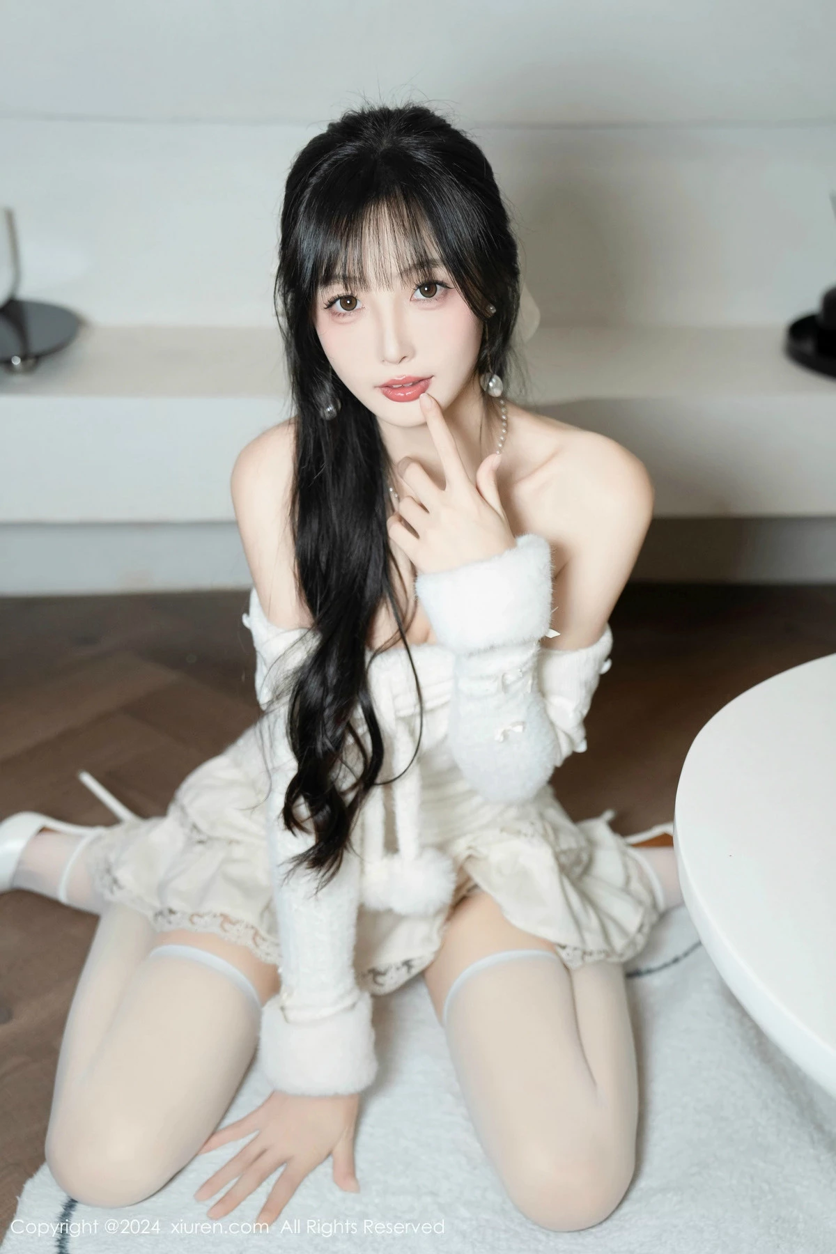 [[XiuRen秀人网]秀人网]No.9658_模特林星阑白色连衣短裙露红色情趣内衣配白丝袜秀美腿诱惑写真93P