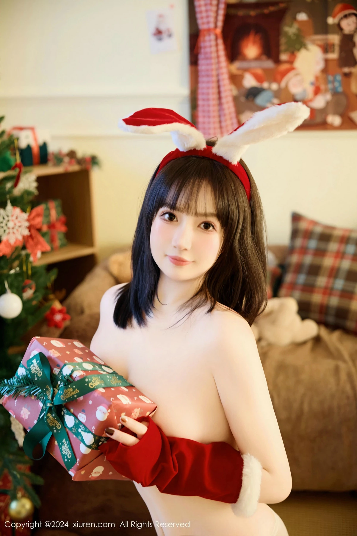 [[XiuRen秀人网]秀人网]No.9656_模特养乐多Doll圣诞主题性感红色连衣裙半脱秀丰腴身材诱惑写真53P