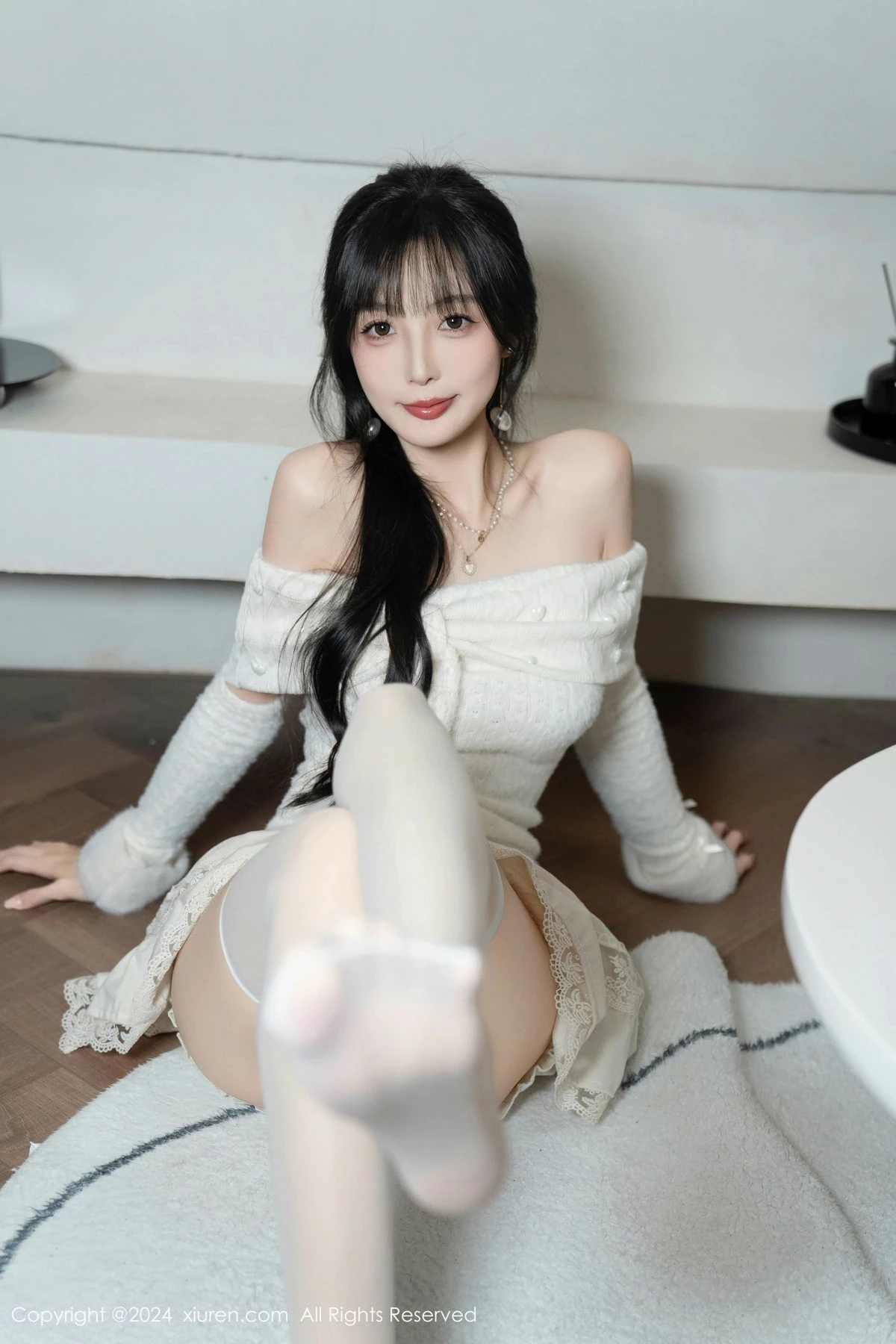 [[XiuRen秀人网]秀人网]No.9658_模特林星阑白色连衣短裙露红色情趣内衣配白丝袜秀美腿诱惑写真93P