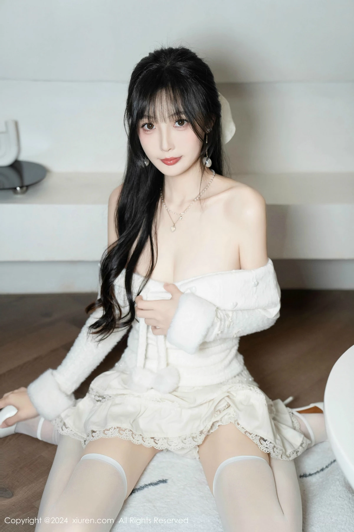 [[XiuRen秀人网]秀人网]No.9658_模特林星阑白色连衣短裙露红色情趣内衣配白丝袜秀美腿诱惑写真93P