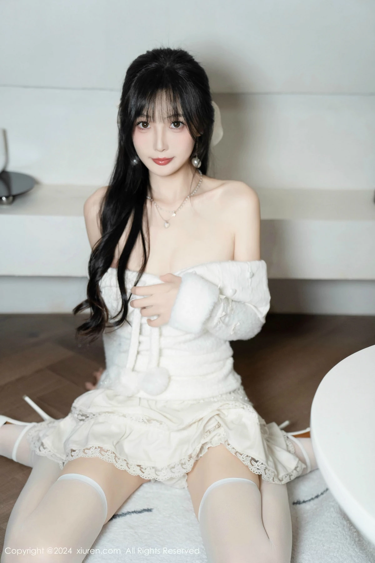 [[XiuRen秀人网]秀人网]No.9658_模特林星阑白色连衣短裙露红色情趣内衣配白丝袜秀美腿诱惑写真93P