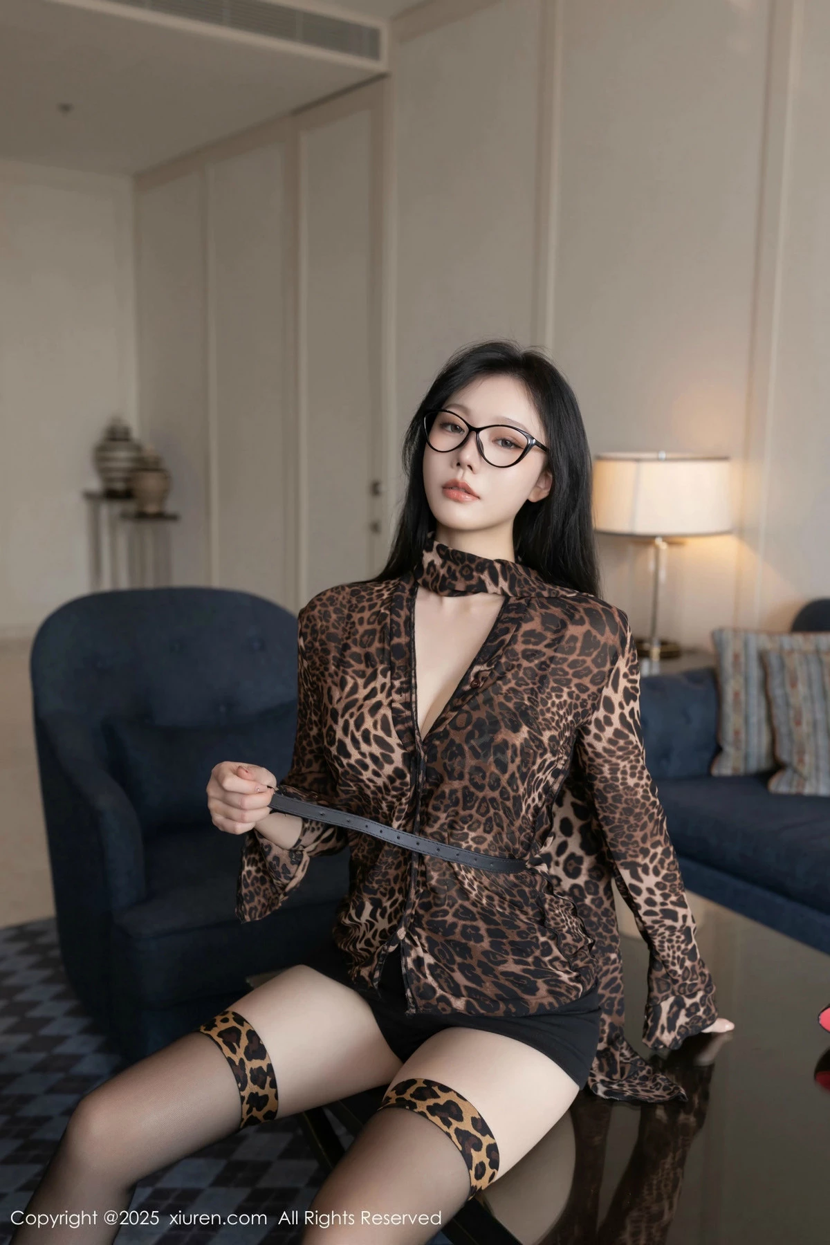 [[XiuRen秀人网]秀人网]No.9794_模特安然anran豹纹外套露豹纹内衣配黑丝袜秀柔美身段诱惑写真80P