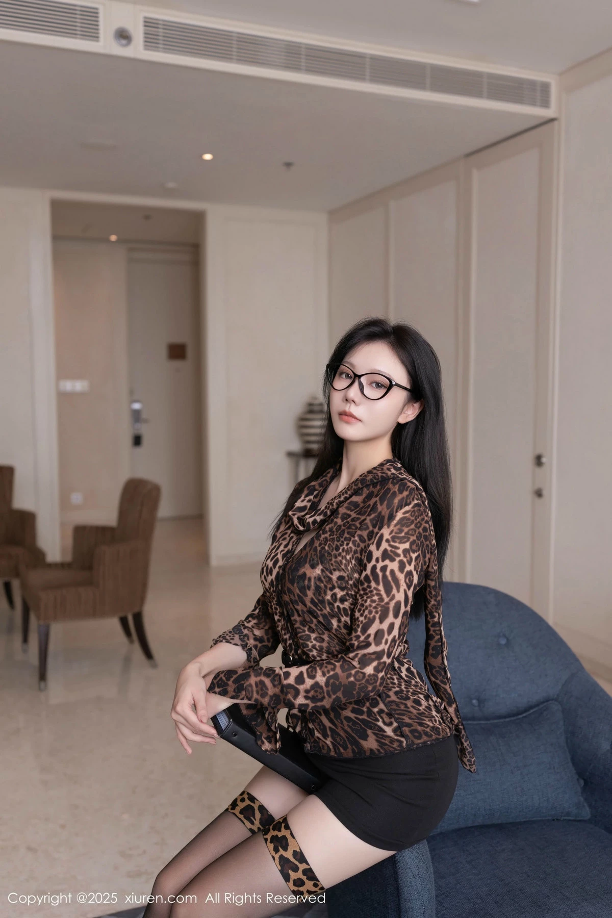 [[XiuRen秀人网]秀人网]No.9794_模特安然anran豹纹外套露豹纹内衣配黑丝袜秀柔美身段诱惑写真80P