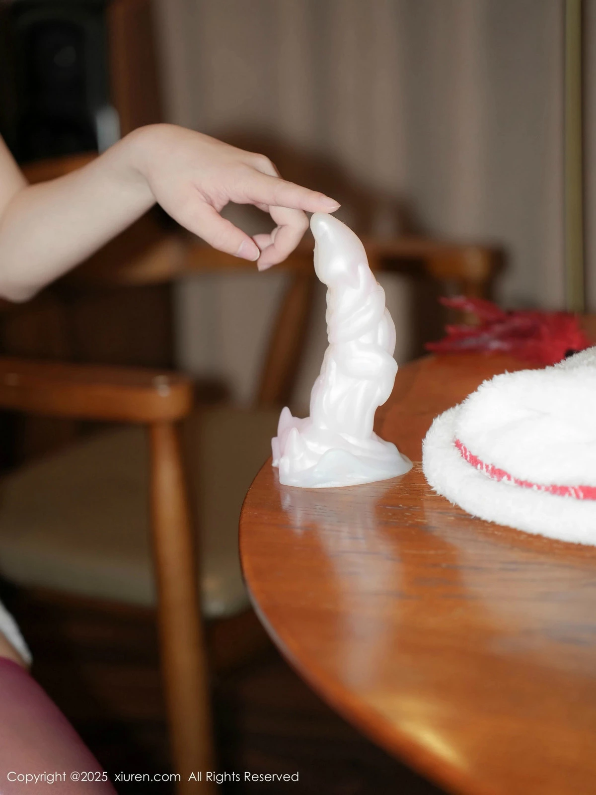 [[XiuRen秀人网]秀人网]No.9797_模特糖糖❤性感红色情趣内衣配红色丝袜秀曼妙身姿惹火诱惑写真64P