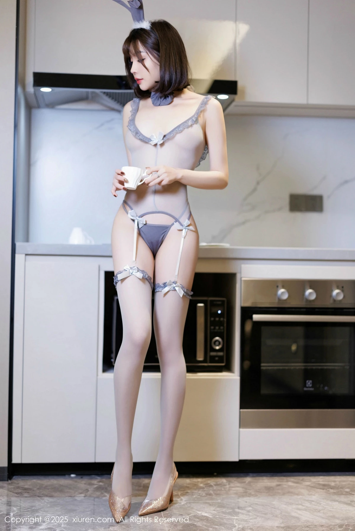 [[XiuRen秀人网]秀人网]No.9805_女神徐莉芝Booty蕾丝连衣短裙+灰色情趣内衣秀完美身材诱惑写真83P