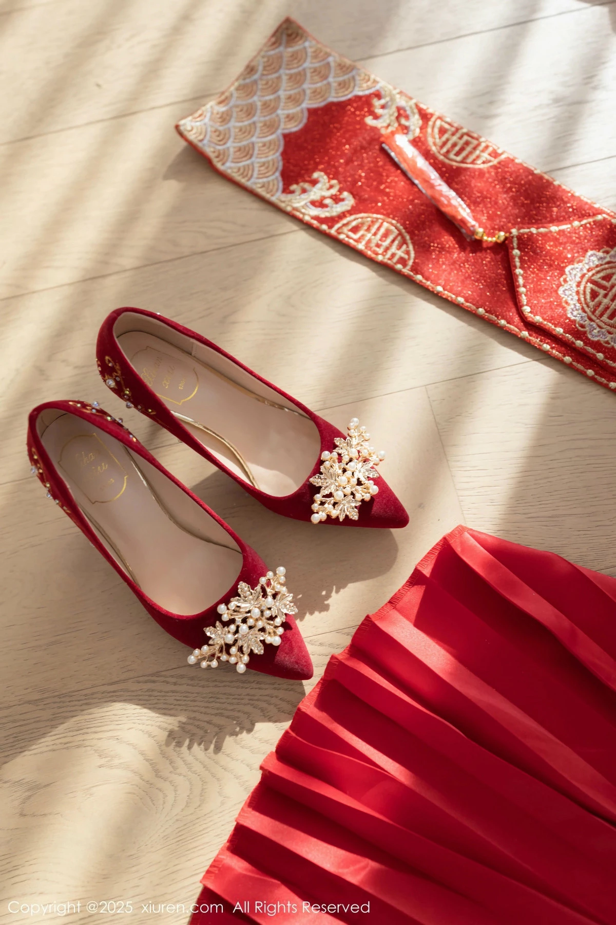 [[XiuRen秀人网]秀人网]No.9811_模特杏子Yada性感新娘装红色情趣内衣配超薄肉丝秀美腿诱惑写真84P