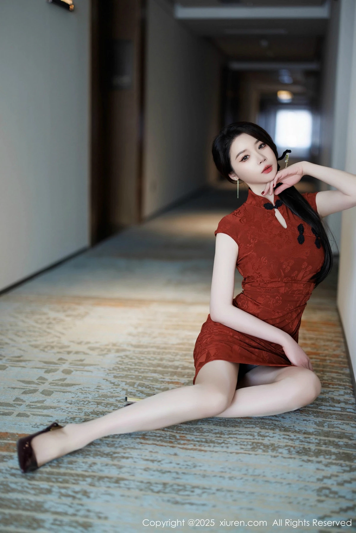 [[XiuRen秀人网]秀人网]No.9812_模特梦心玥性感红色旗袍服饰露红色内衣秀高挑曼妙身姿诱惑写真91P