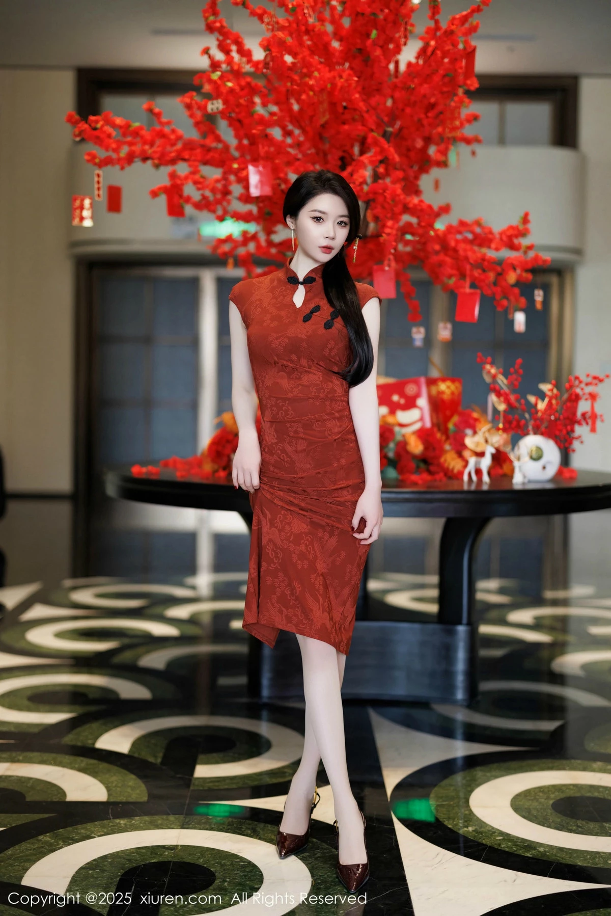 [[XiuRen秀人网]秀人网]No.9812_模特梦心玥性感红色旗袍服饰露红色内衣秀高挑曼妙身姿诱惑写真91P