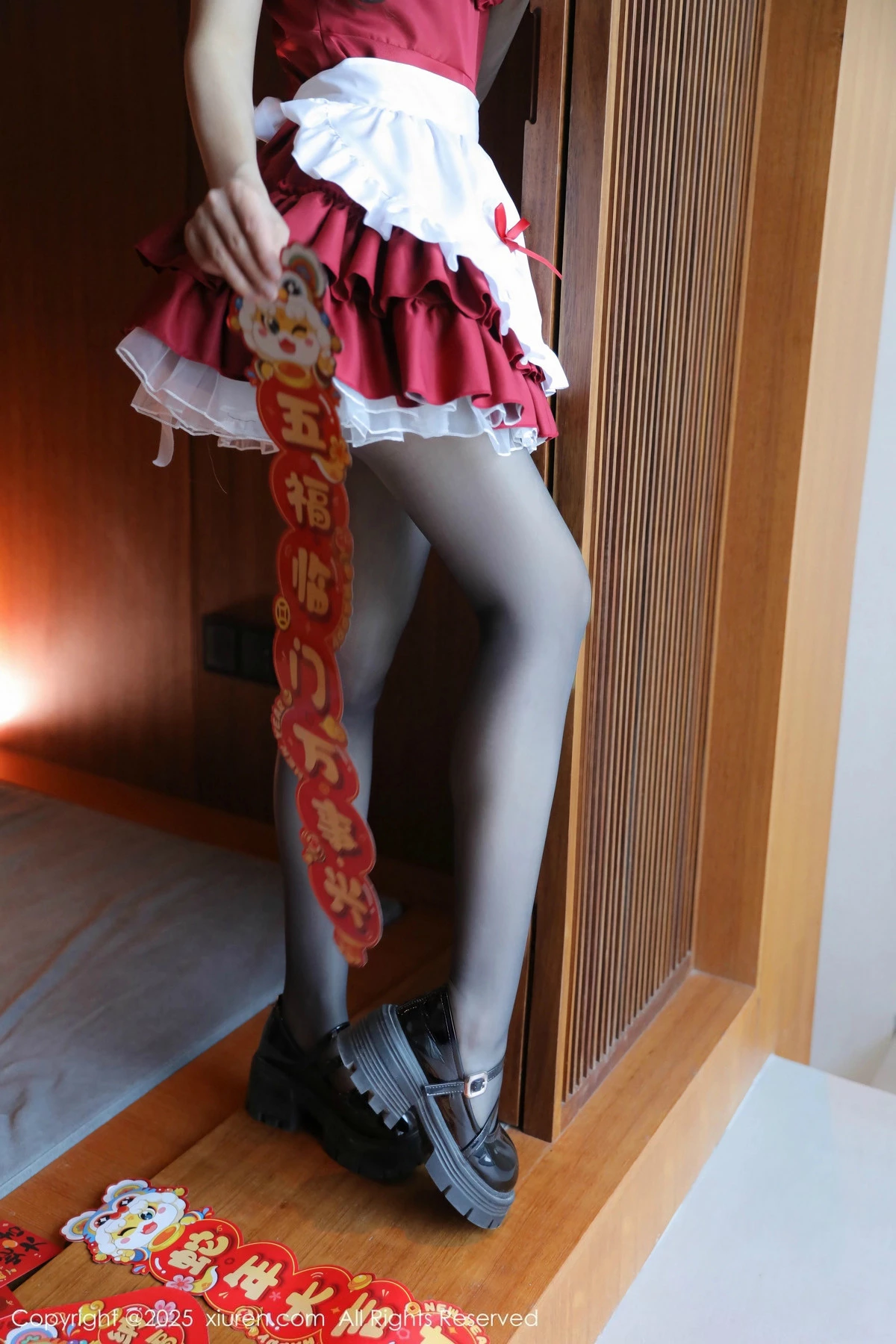 [[XiuRen秀人网]秀人网]No.9814_模特桃妖夭红色喜庆女仆服露红色内衣配超薄黑丝秀美腿诱惑写真87P