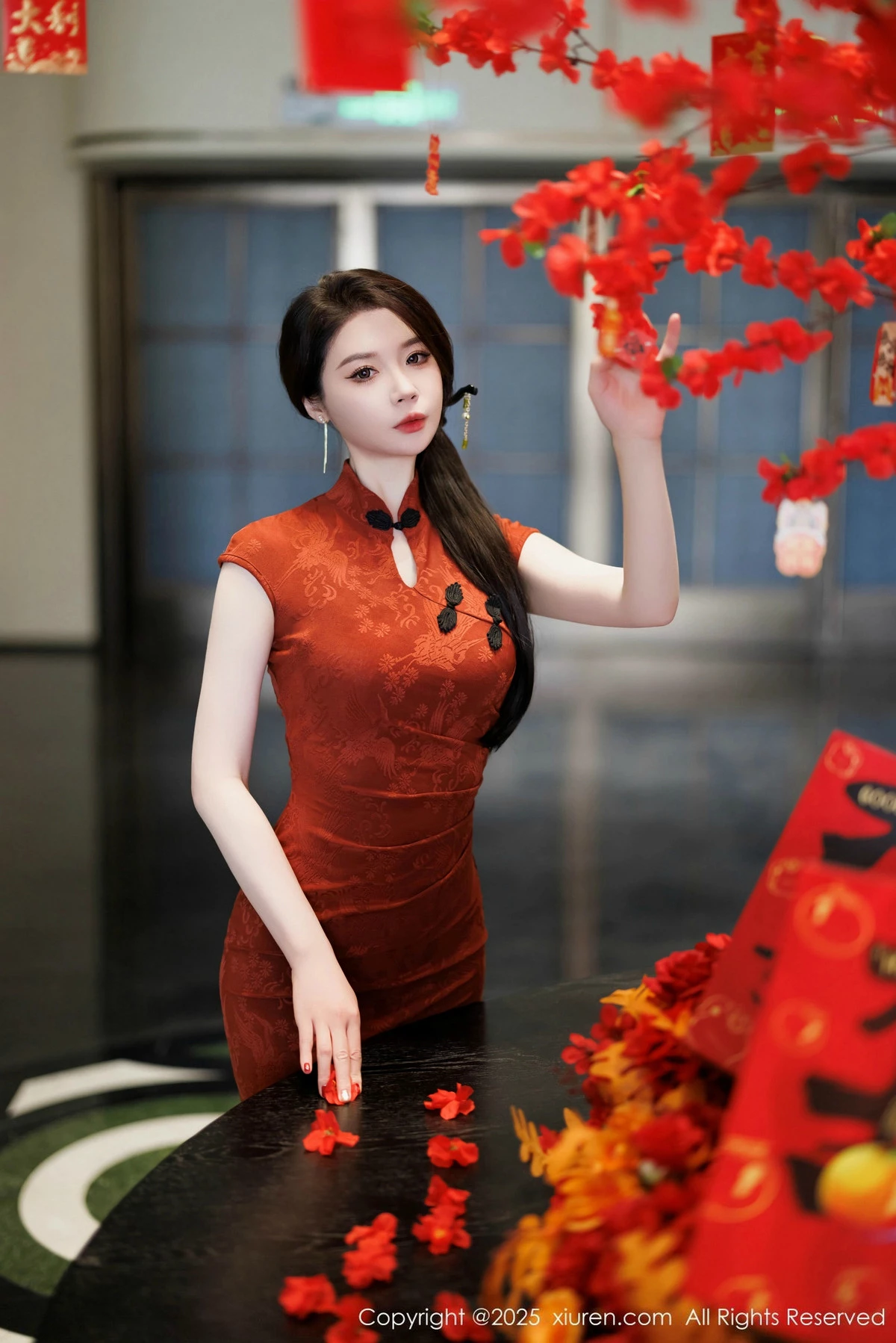 [[XiuRen秀人网]秀人网]No.9812_模特梦心玥性感红色旗袍服饰露红色内衣秀高挑曼妙身姿诱惑写真91P