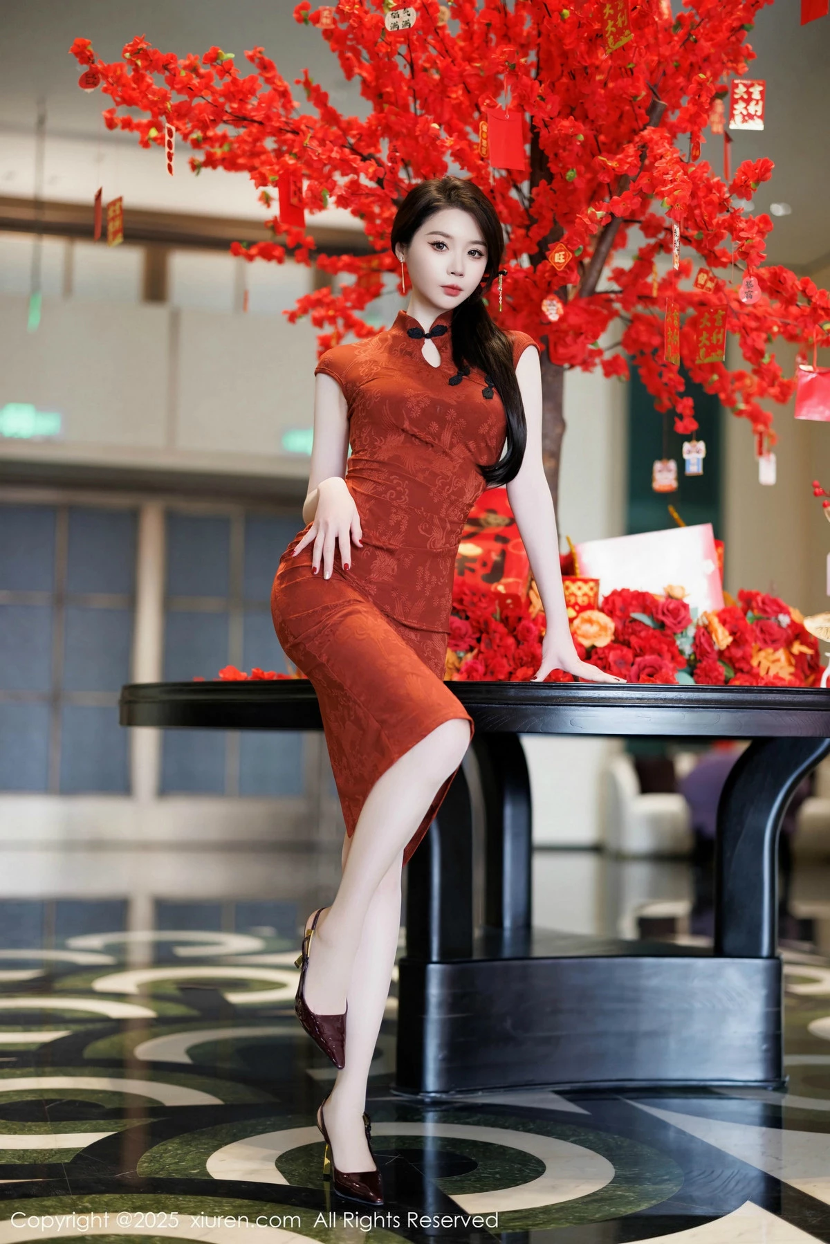 [[XiuRen秀人网]秀人网]No.9812_模特梦心玥性感红色旗袍服饰露红色内衣秀高挑曼妙身姿诱惑写真91P