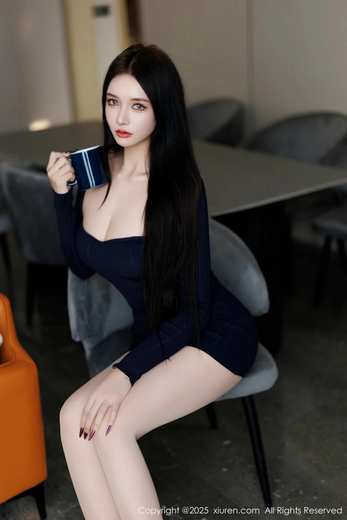 [[XiuRen秀人网]秀人网]No.9820_模特娜比性感深蓝服饰露黑色蕾丝内衣配超薄肉丝秀美腿诱惑写真90P