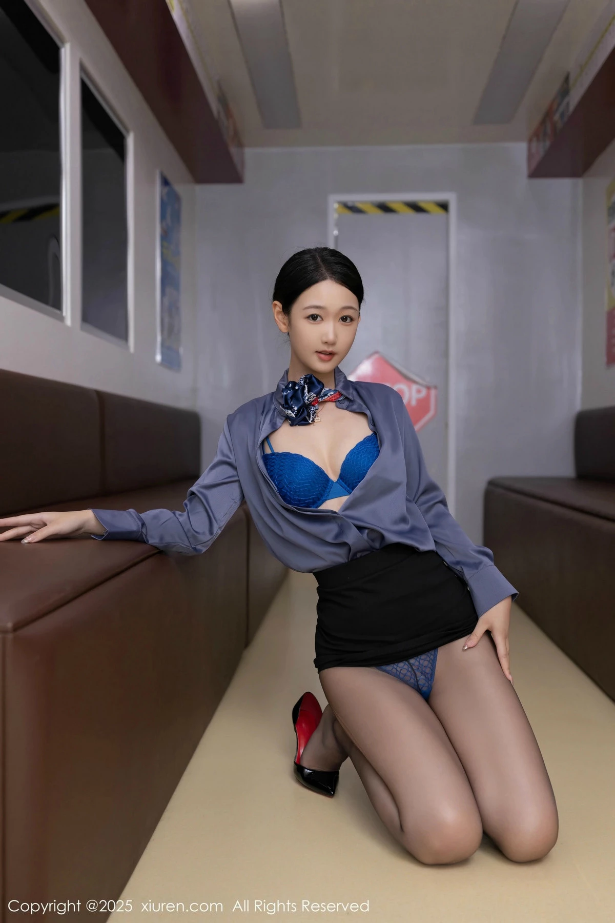 [[XiuRen秀人网]秀人网]No.9824_模特唐安琪性感深色空姐制服露蓝色蕾丝内衣秀曼妙身姿诱惑写真83P