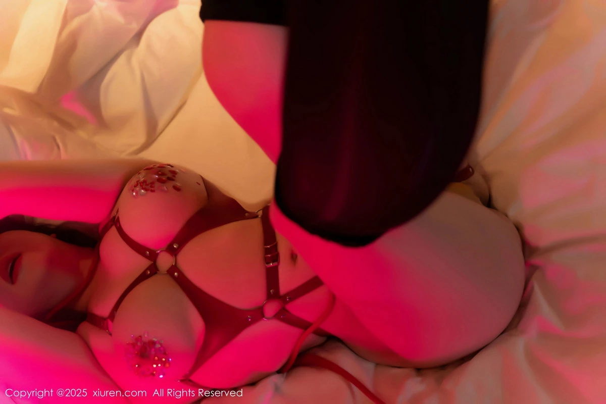 [[XiuRen秀人网]秀人网]No.9817_模特风景尤美性感红色蕾丝内衣+红色情趣服饰秀惹火身材诱惑写真89P