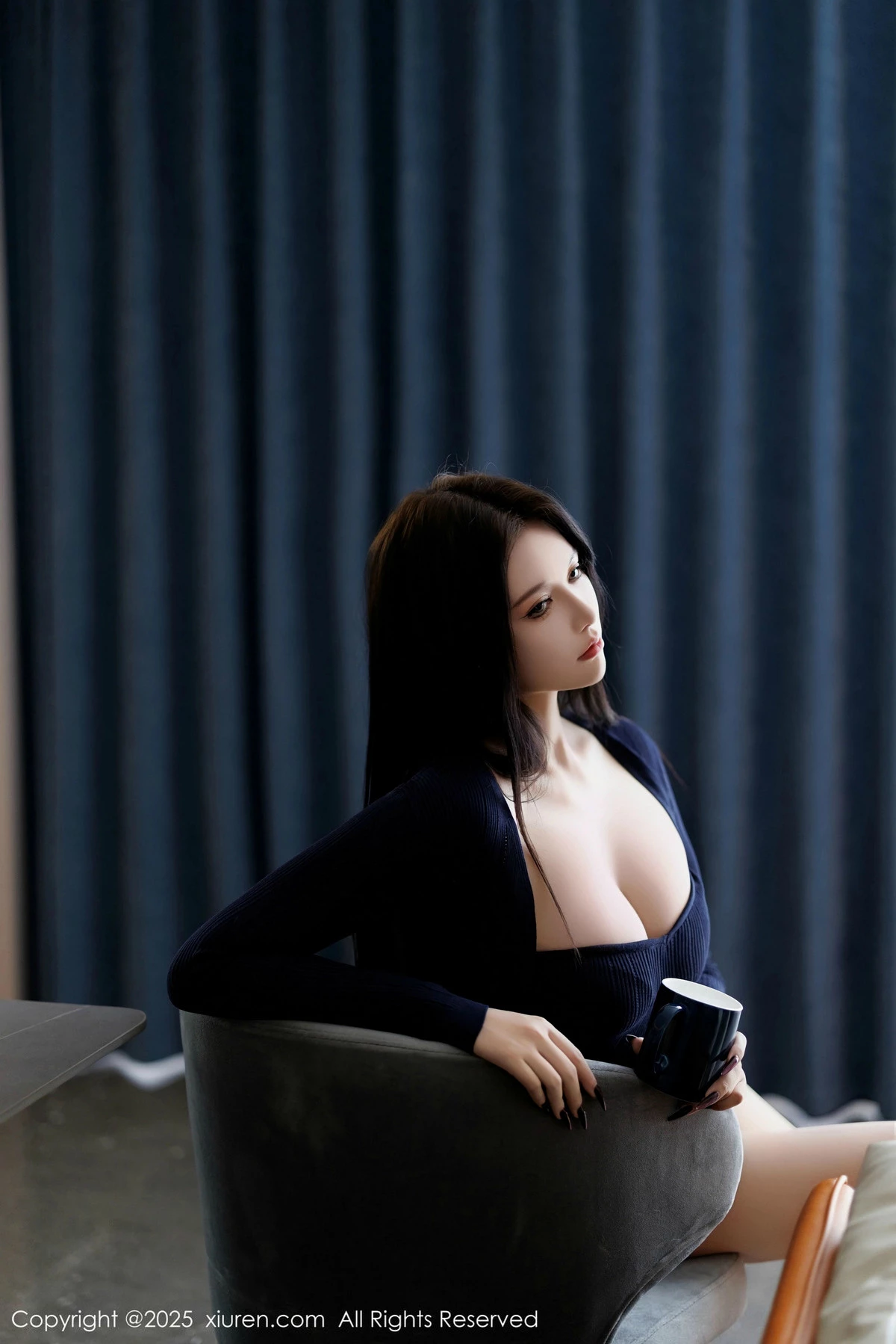[[XiuRen秀人网]秀人网]No.9820_模特娜比性感深蓝服饰露黑色蕾丝内衣配超薄肉丝秀美腿诱惑写真90P