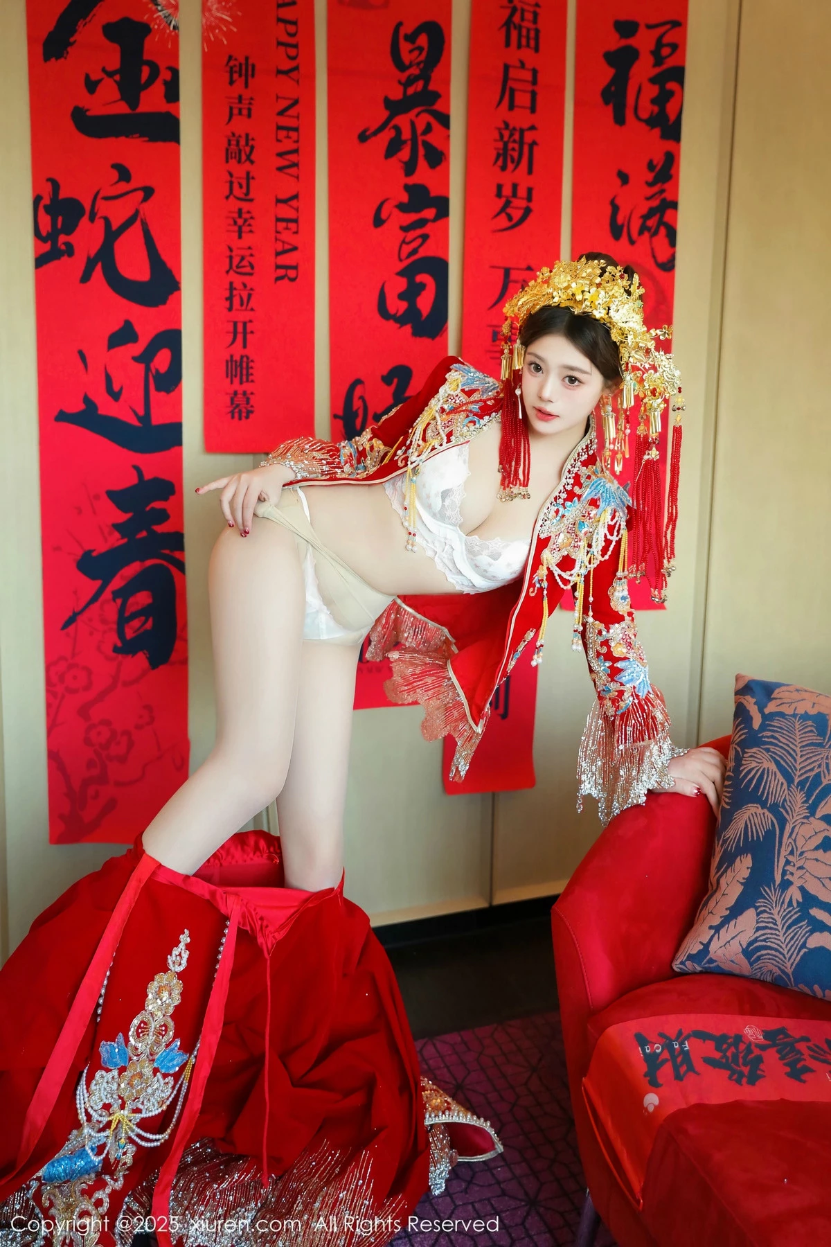 [[XiuRen秀人网]秀人网]No.9823_模特蛋蛋宝新年主题性感红色新娘装露白色内衣秀丰腴身材诱惑写真79P