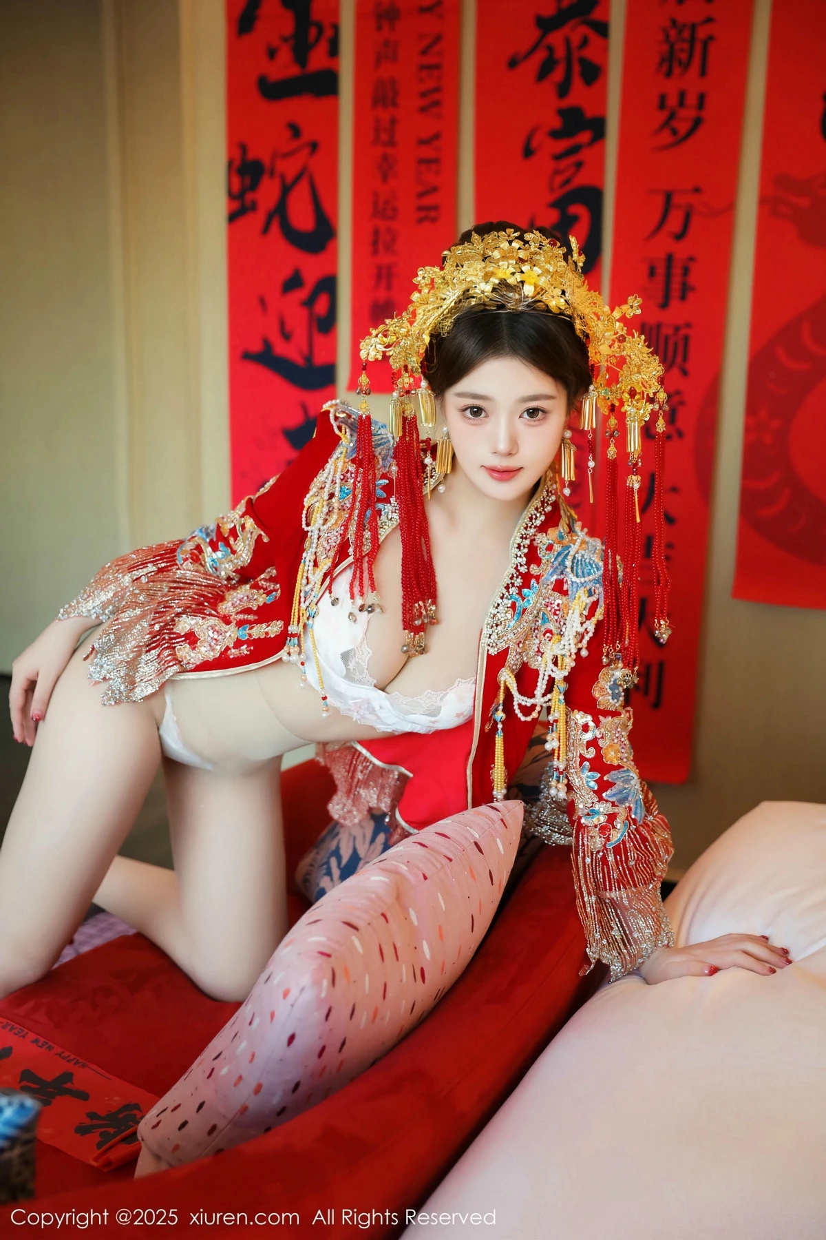 [[XiuRen秀人网]秀人网]No.9823_模特蛋蛋宝新年主题性感红色新娘装露白色内衣秀丰腴身材诱惑写真79P