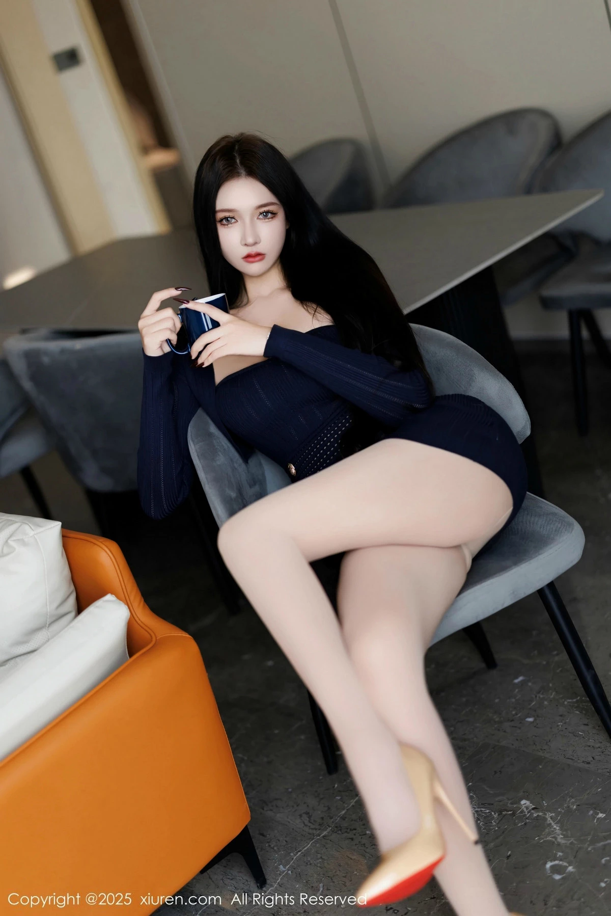 [[XiuRen秀人网]秀人网]No.9820_模特娜比性感深蓝服饰露黑色蕾丝内衣配超薄肉丝秀美腿诱惑写真90P