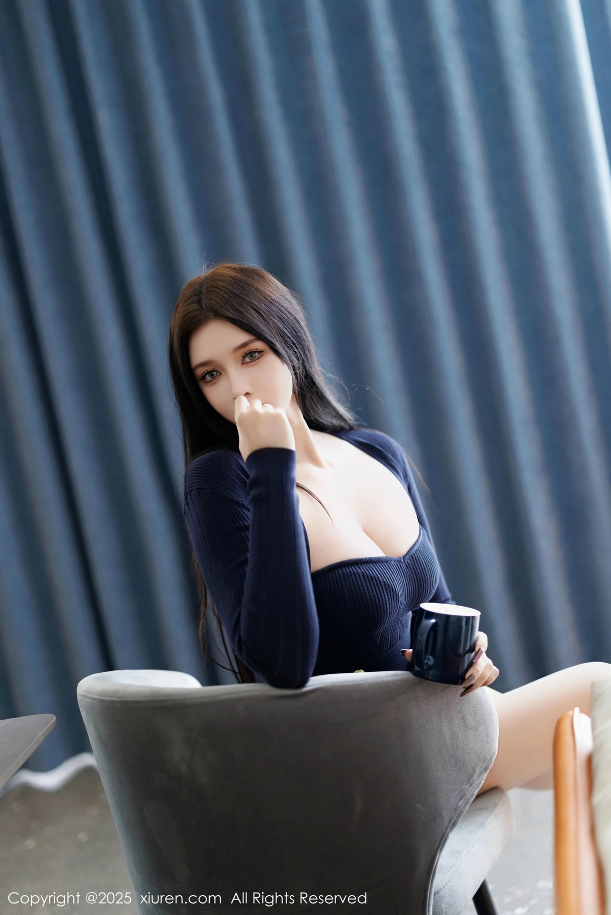 [[XiuRen秀人网]秀人网]No.9820_模特娜比性感深蓝服饰露黑色蕾丝内衣配超薄肉丝秀美腿诱惑写真90P