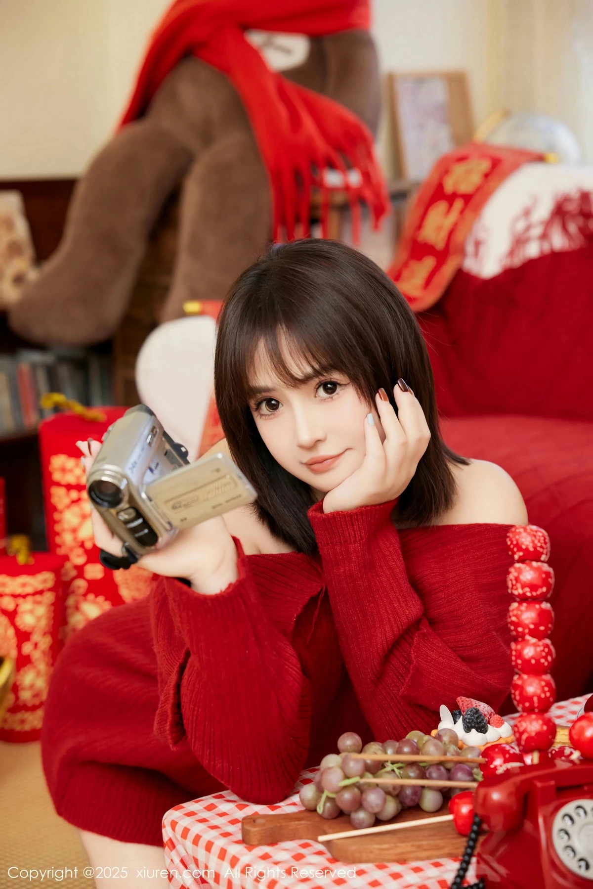 [[XiuRen秀人网]秀人网]No.9818_模特养乐多Doll新年主题性感喜庆红色内衣秀完美身材诱惑写真66P