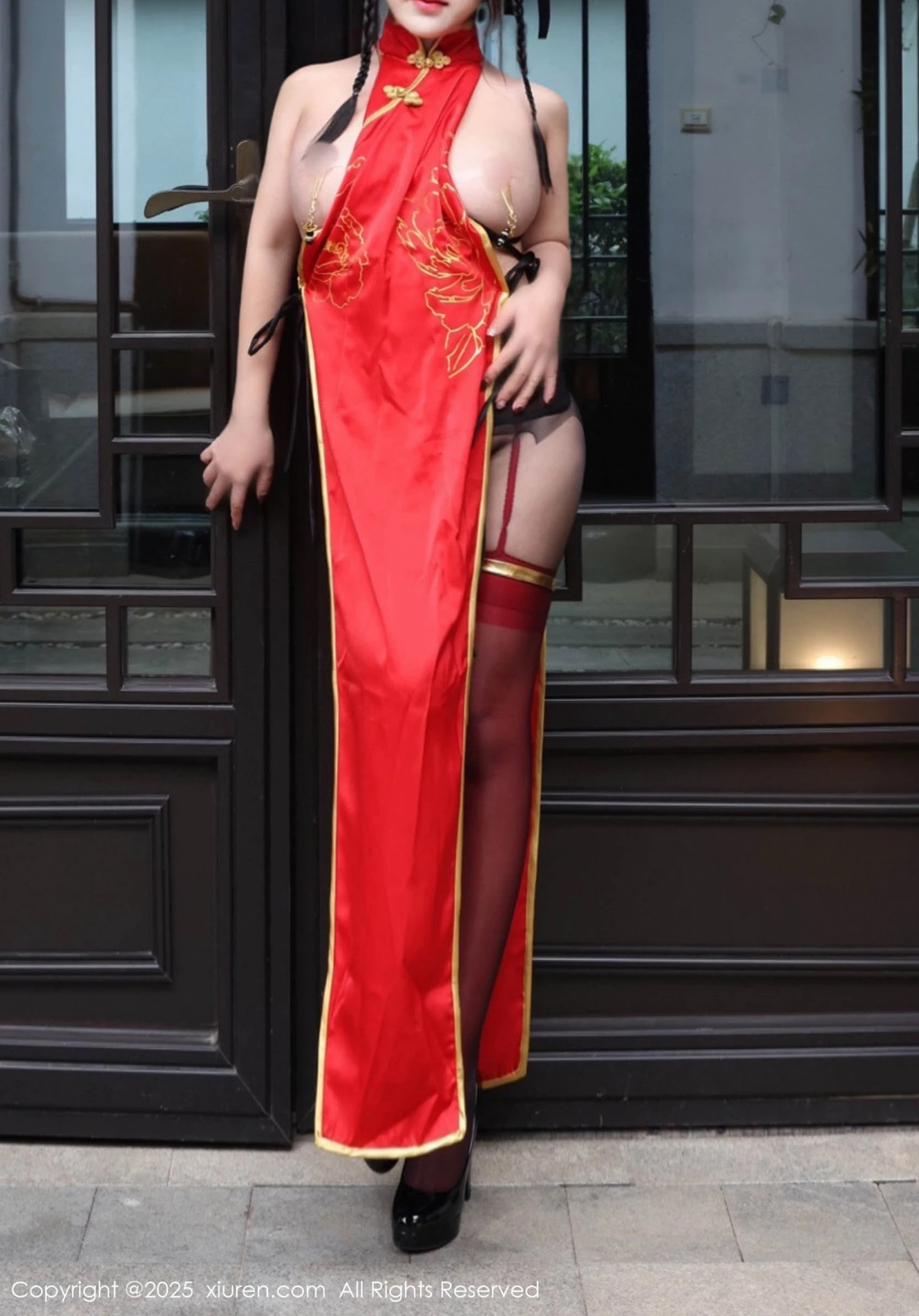 [[XiuRen秀人网]秀人网]No.9834_模特小薯条nienie性感红色旗袍配红丝吊袜秀曼妙身姿诱惑写真131P