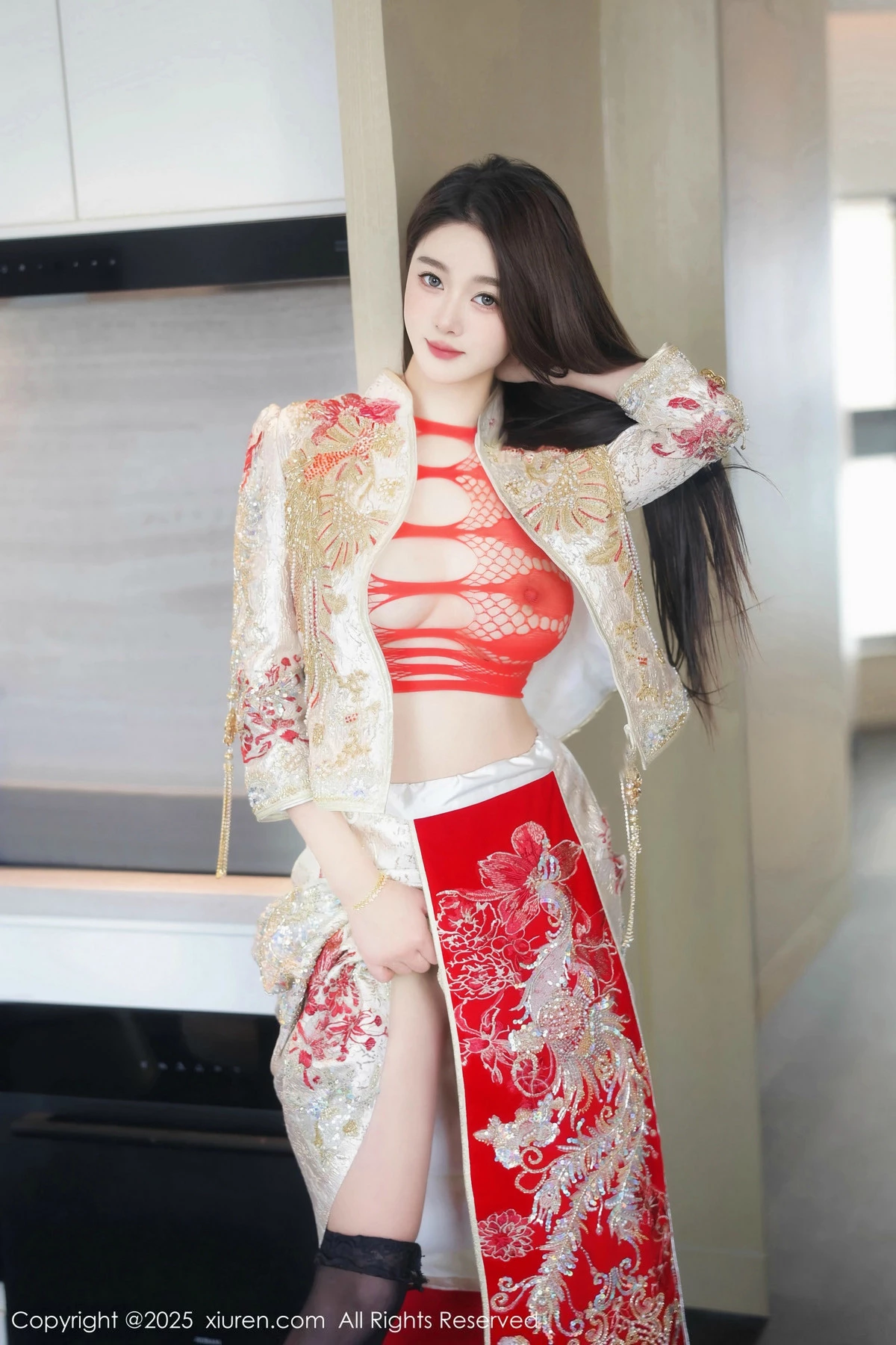 [[XiuRen秀人网]秀人网]No.9833_模特Candy糖糖性感喜庆服饰露红色情趣服饰秀丰腴身材诱惑写真88P