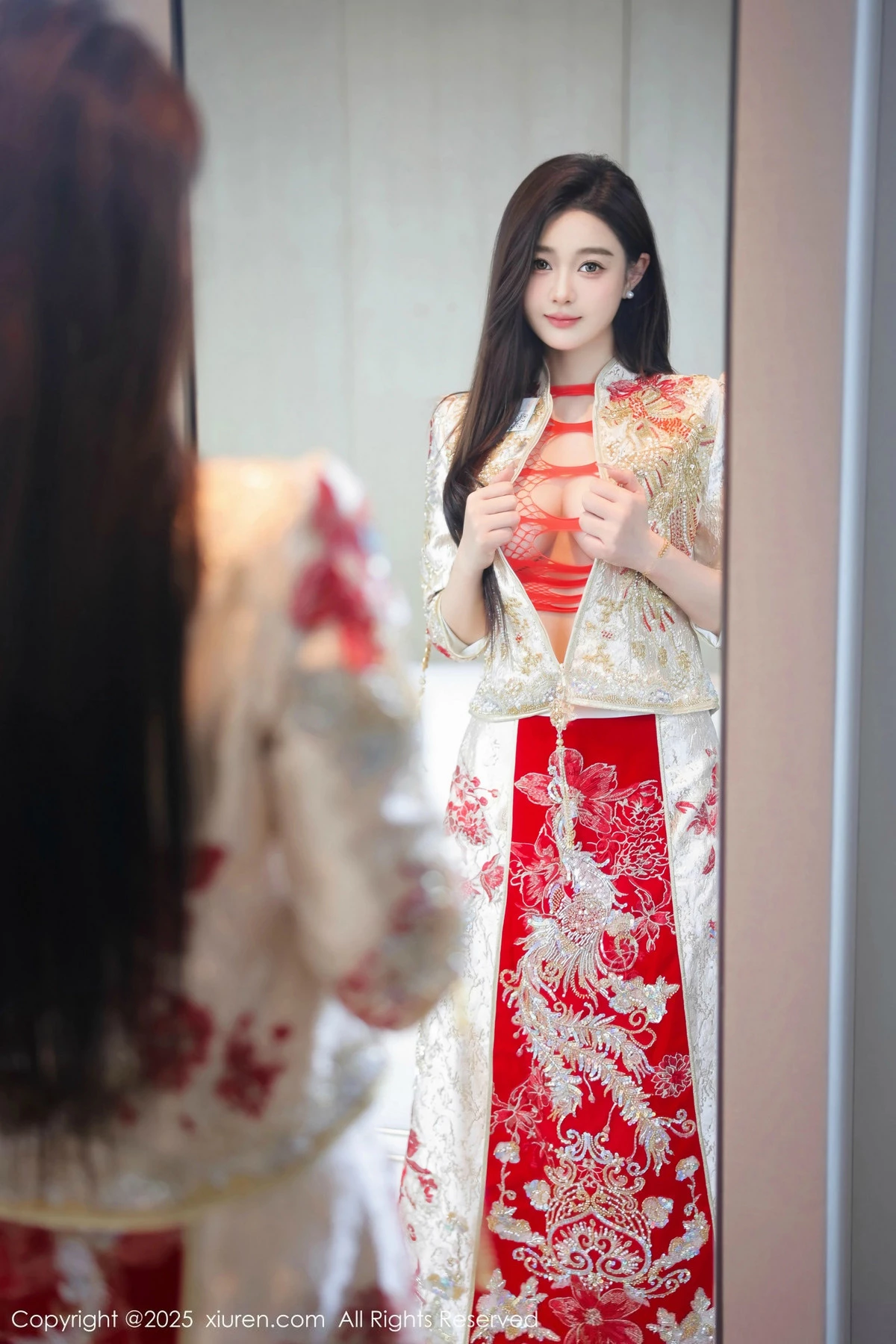 [[XiuRen秀人网]秀人网]No.9833_模特Candy糖糖性感喜庆服饰露红色情趣服饰秀丰腴身材诱惑写真88P