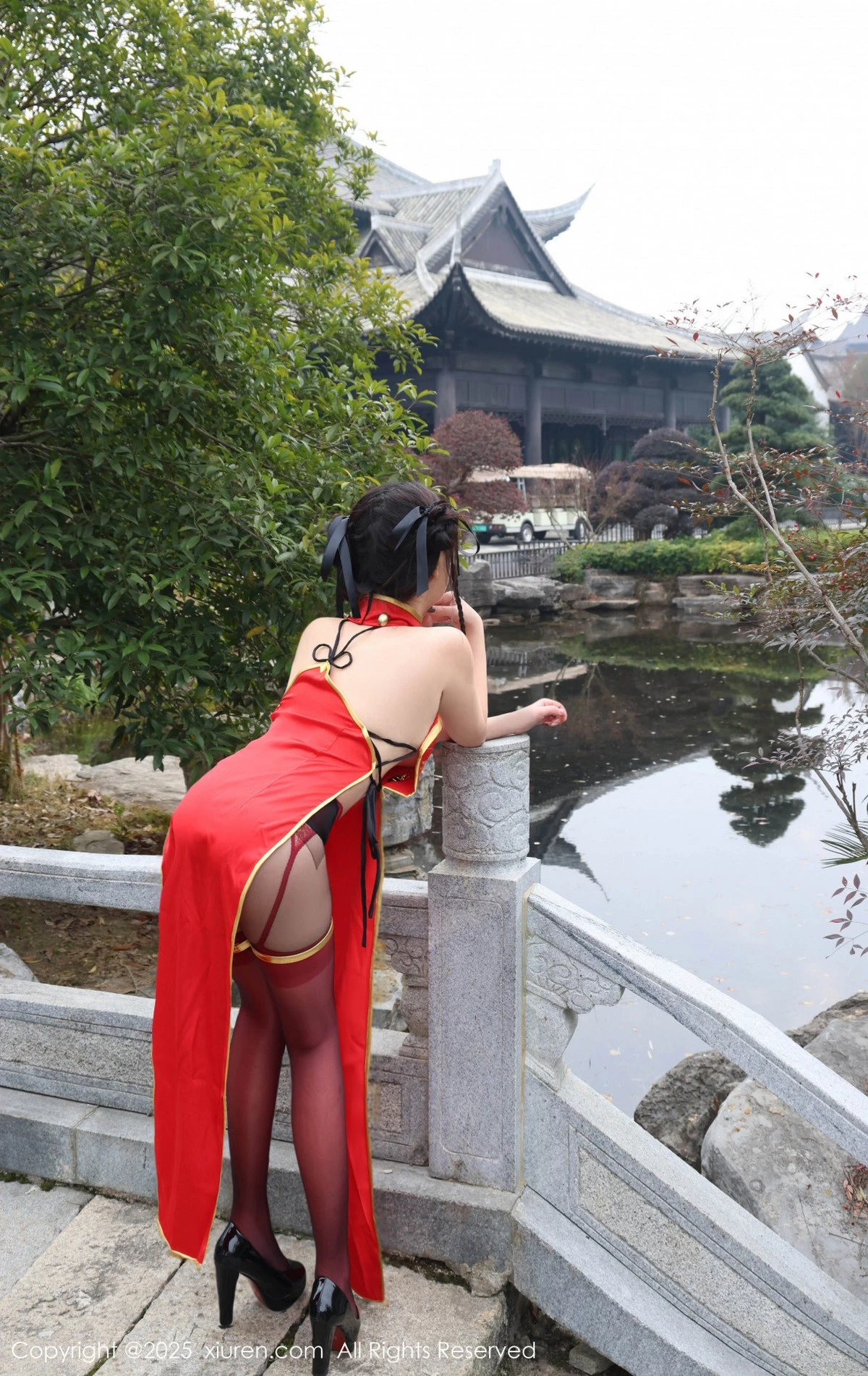 [[XiuRen秀人网]秀人网]No.9834_模特小薯条nienie性感红色旗袍配红丝吊袜秀曼妙身姿诱惑写真131P