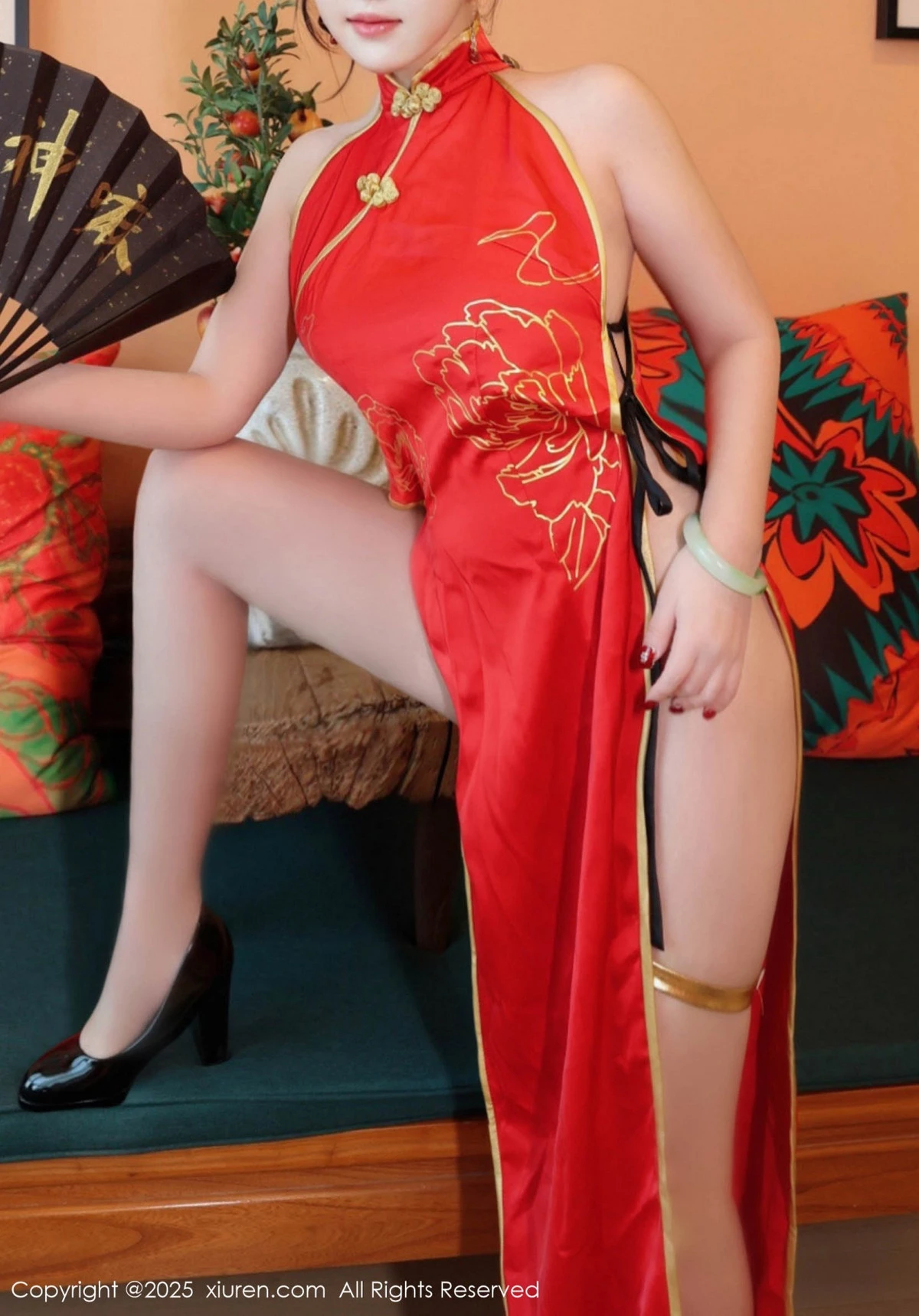 [[XiuRen秀人网]秀人网]No.9834_模特小薯条nienie性感红色旗袍配红丝吊袜秀曼妙身姿诱惑写真131P