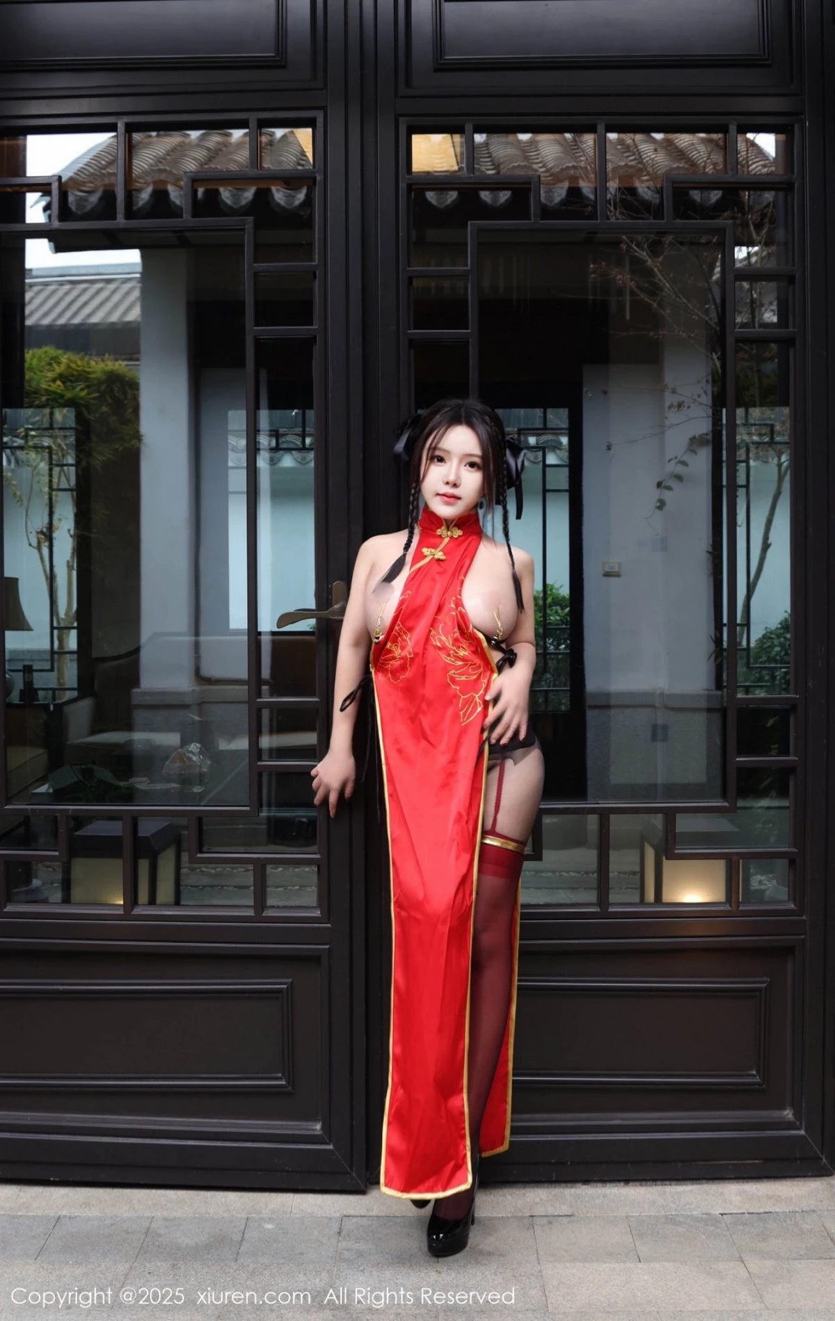 [[XiuRen秀人网]秀人网]No.9834_模特小薯条nienie性感红色旗袍配红丝吊袜秀曼妙身姿诱惑写真131P