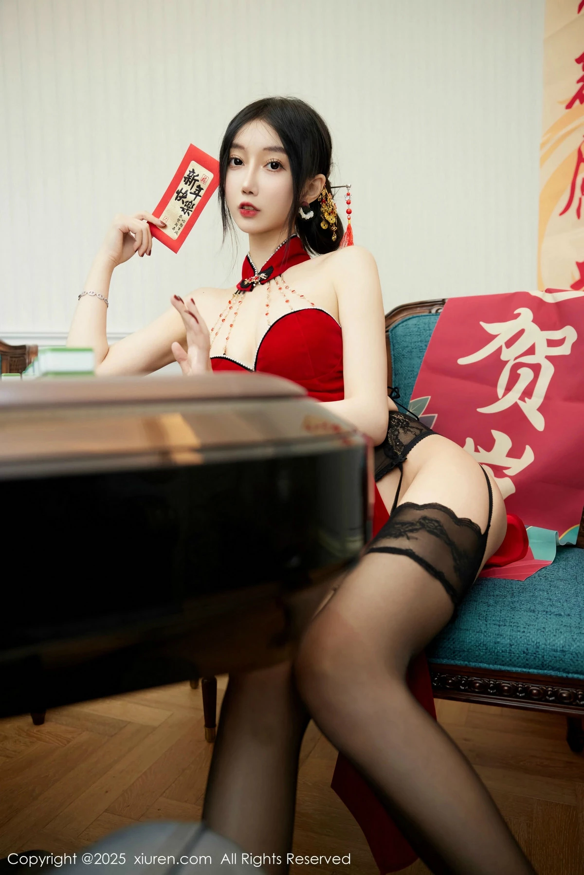 [[XiuRen秀人网]秀人网]No.9826_模特玥儿玥er新年主题性感红色服饰配黑丝吊袜秀曼妙身姿诱惑写真67P