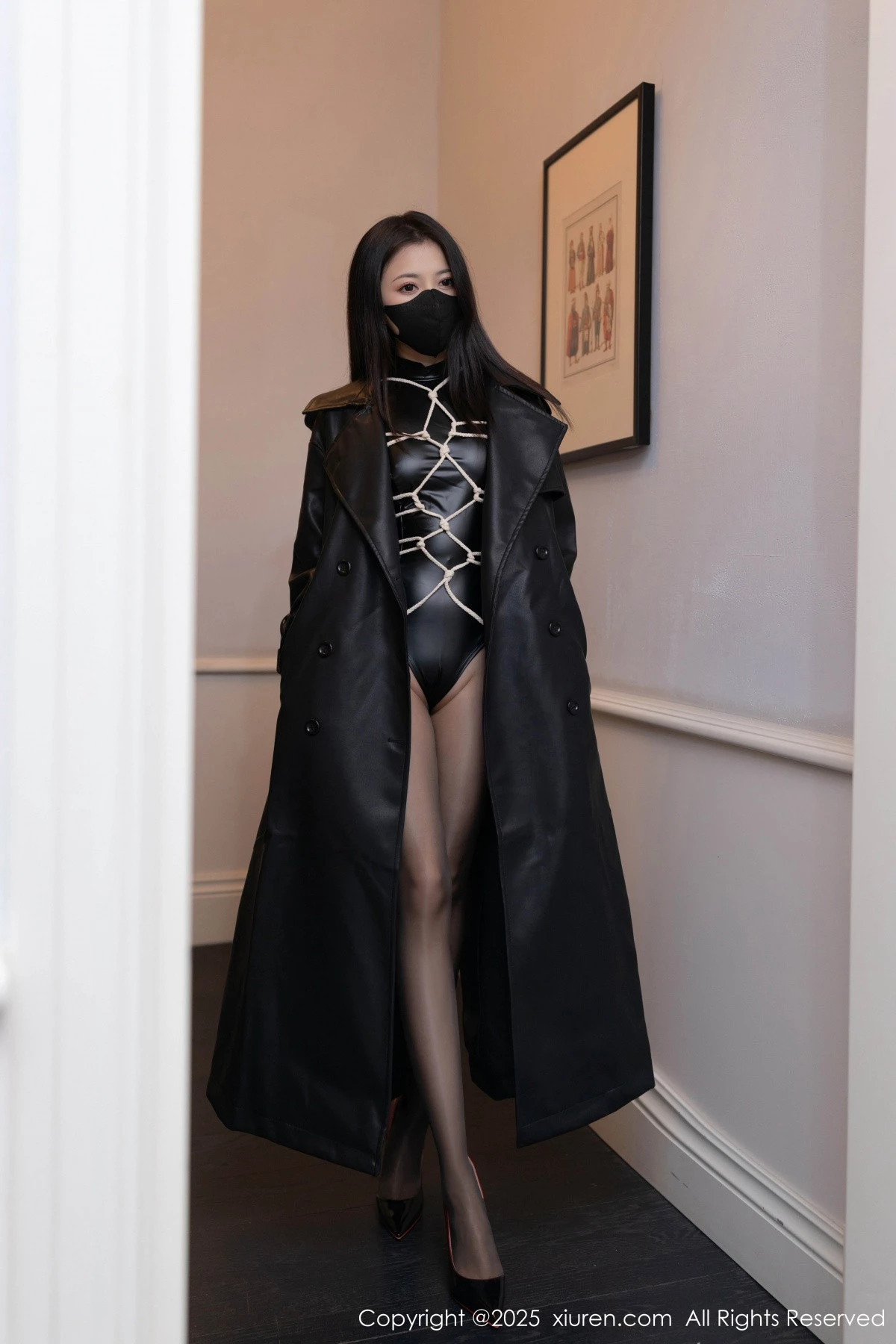 [[XiuRen秀人网]秀人网]No.9835_模特鱼子酱Fish性感黑色皮质服饰配超薄黑丝秀曼妙身材诱惑写真80P